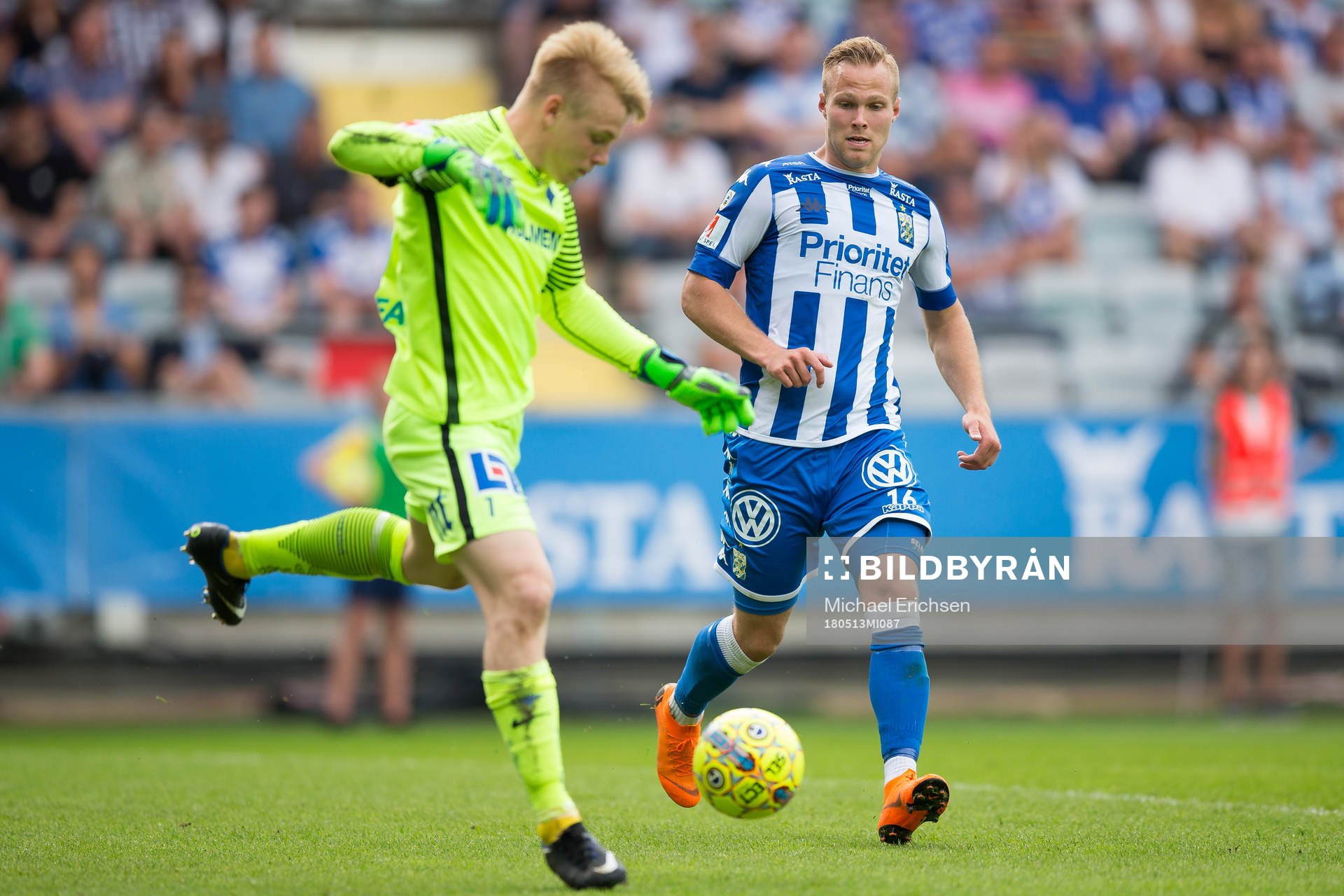IFK Göteborgs Gustav Engvall pressar Norrköpings målvakt