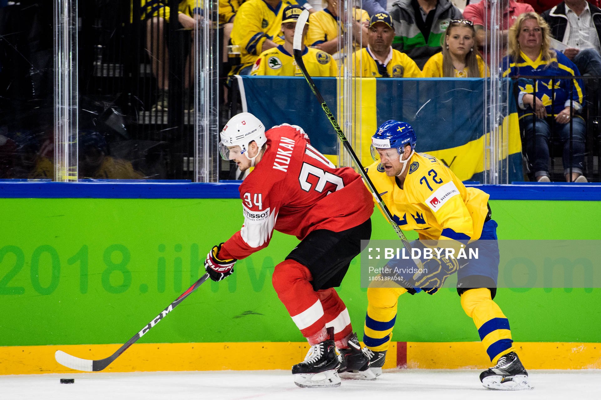 Sveriges Patric Hörnqvist och Schweiz Dean Kukan