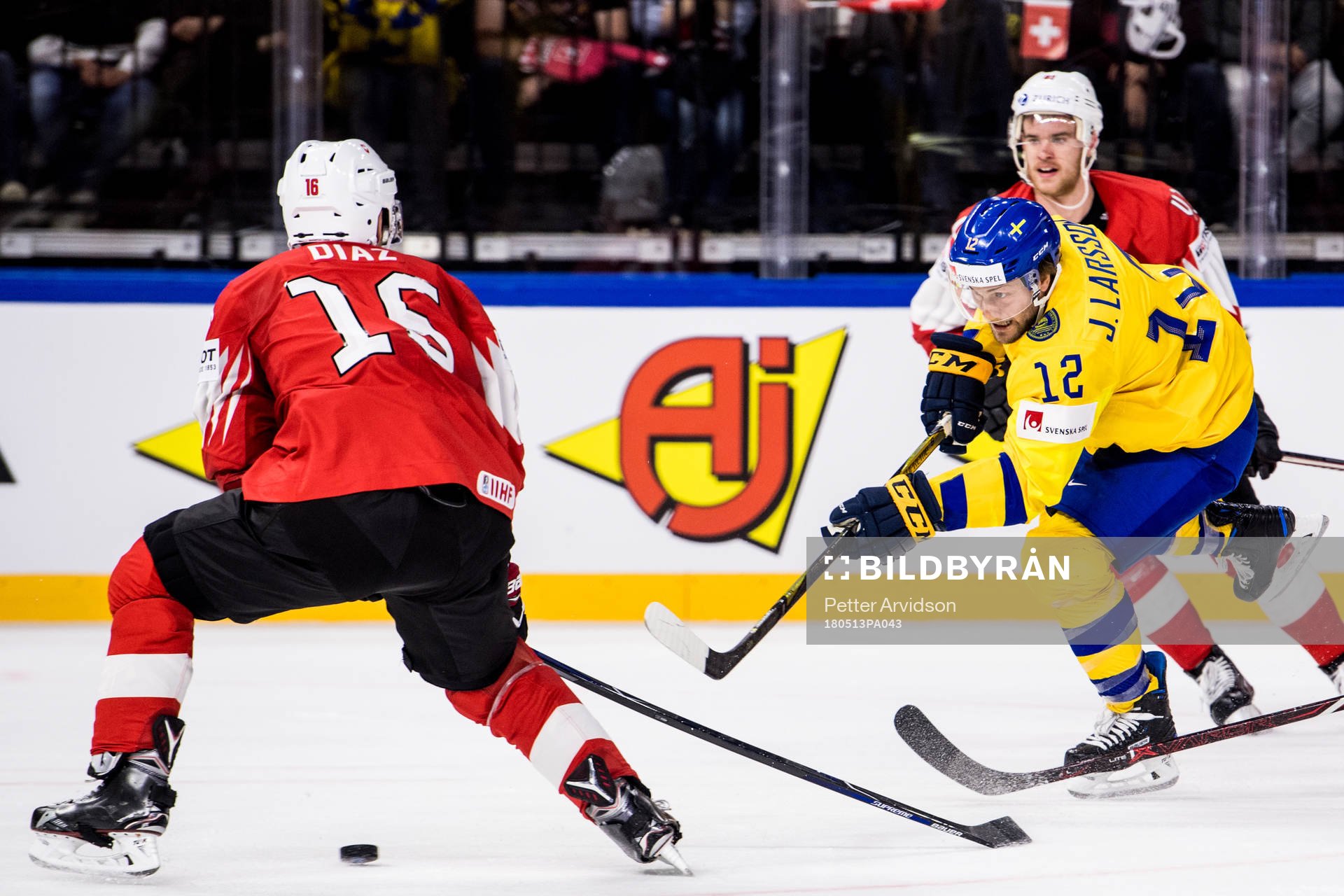 Sveriges Johan Larsson testar skott