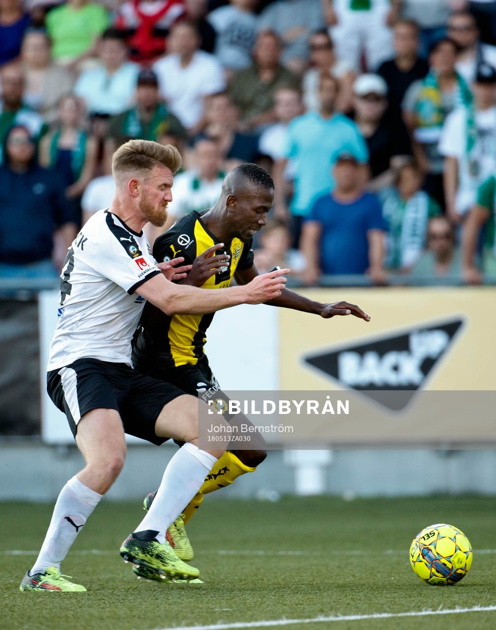 Örebros Michael Almebäck och Hammarbys Pa Amat Dibba