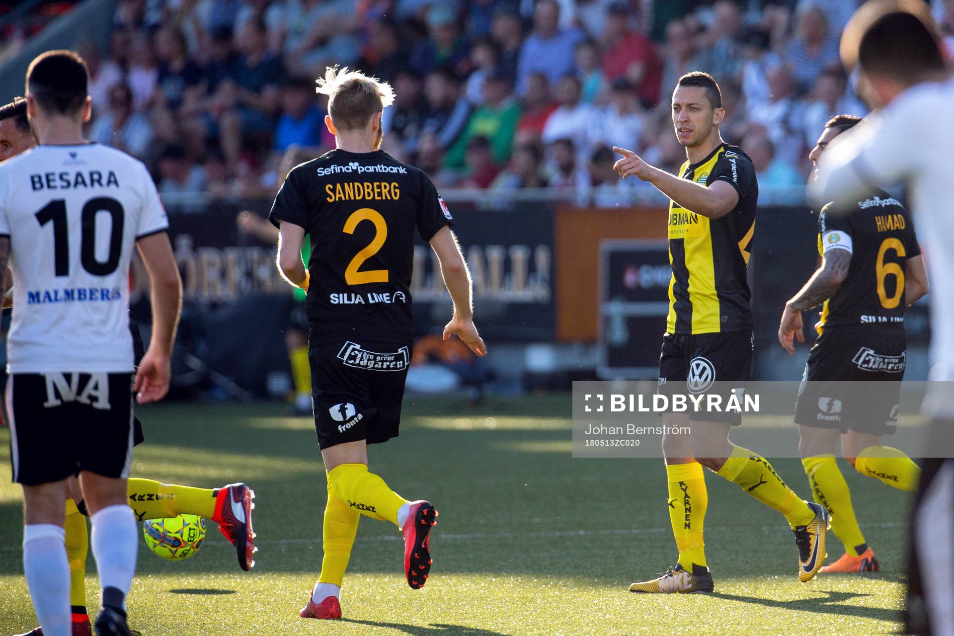 Hammarbys Nicola Djurdjic jublar med lagkamrater