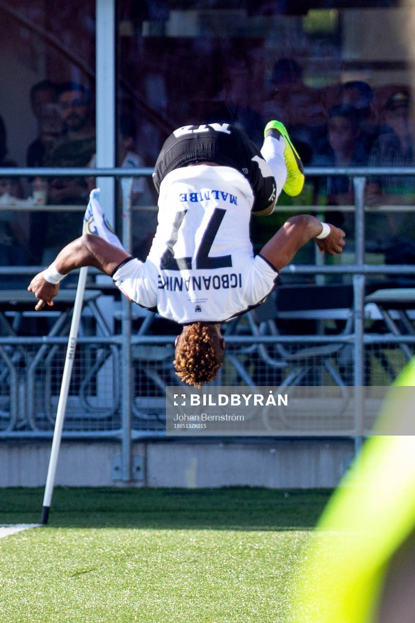 Örebros Kennedy Igboananike jublar
