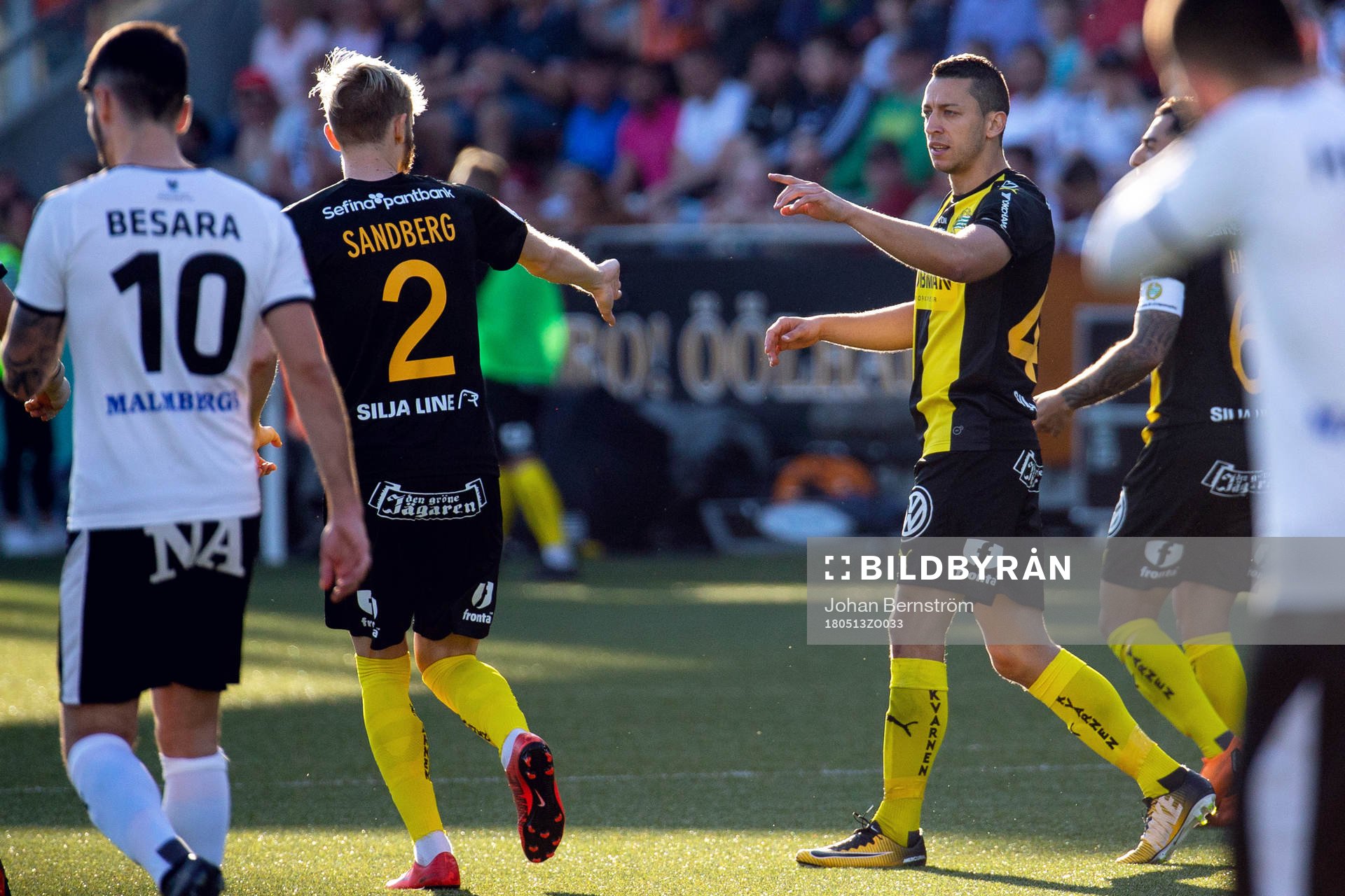 Hammarbys Nicola Djurdjic jublar med lagkamrater