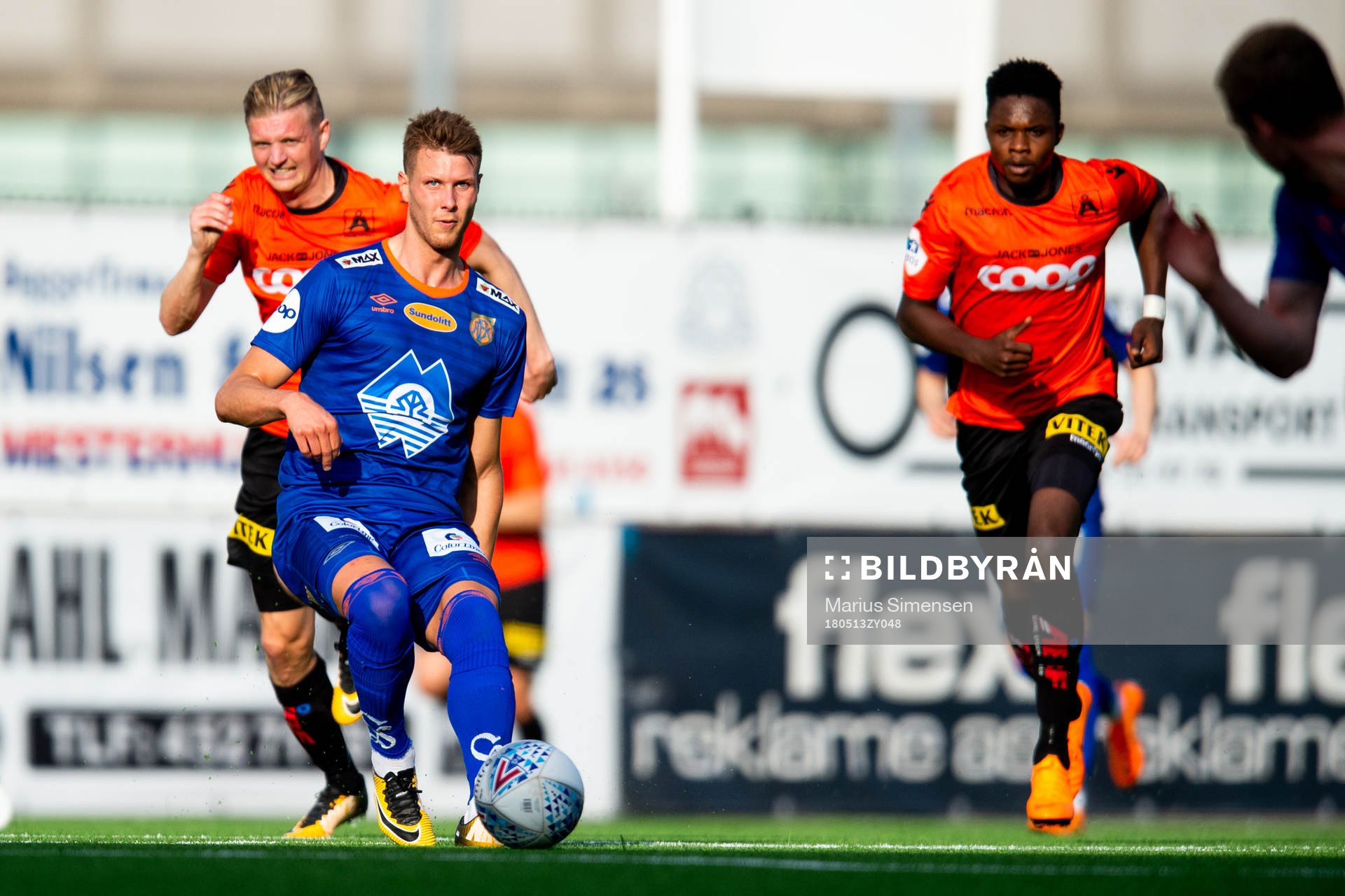 Erik Huseklepp of Åsane and Hólmbert Fridjónsson of