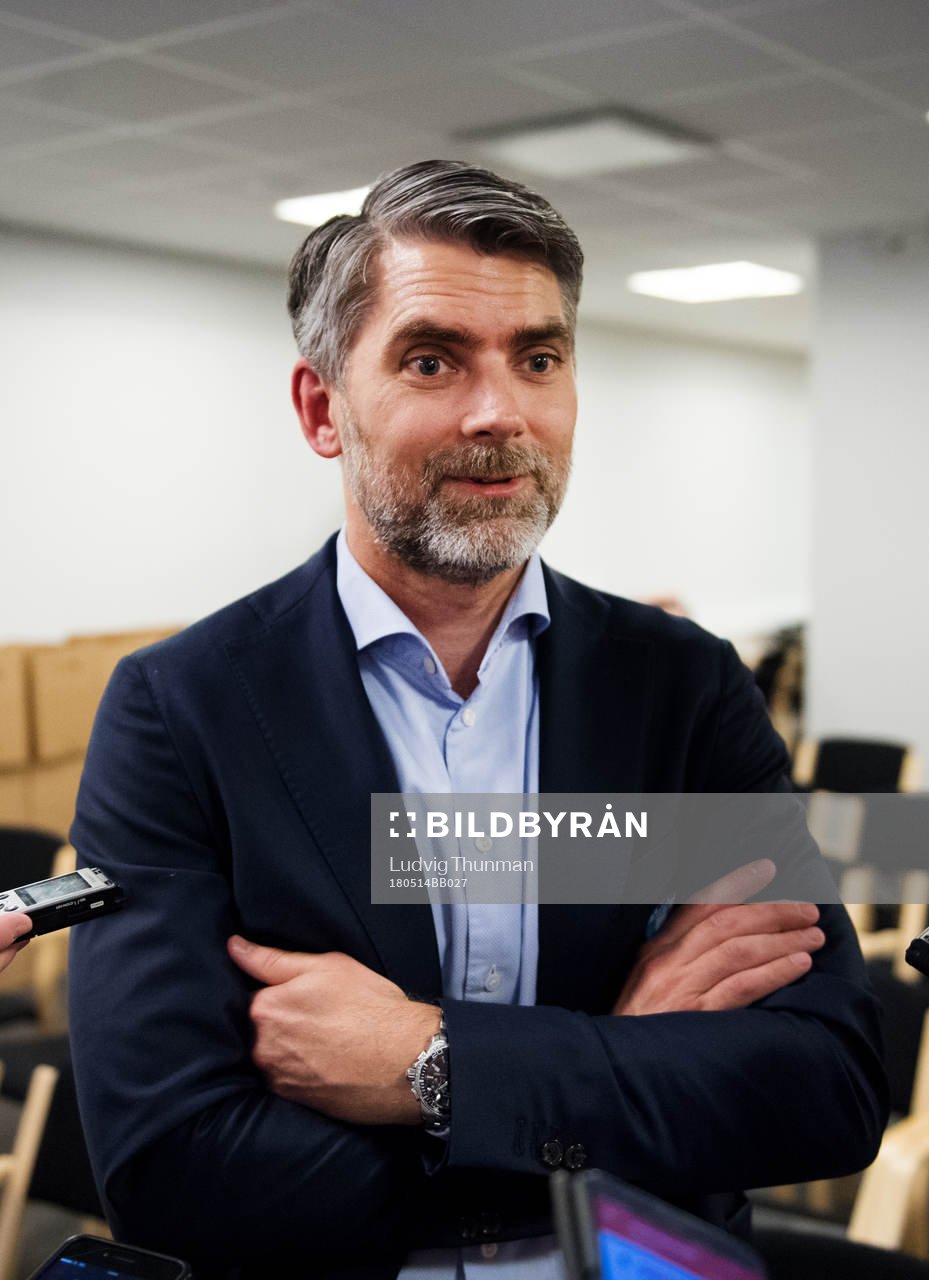 Daniel Andersson presenteras som ny tränare för Malmö FF och VD Niclas Carlnén intervjuas av media under en presskonferens den 14 maj 2018 i Malmö.