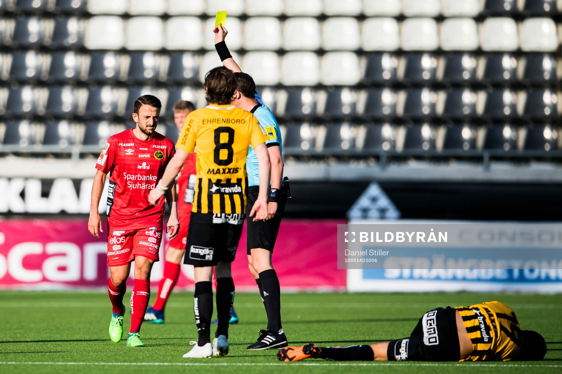 Elfsborgs Robert Gojani får gult kort