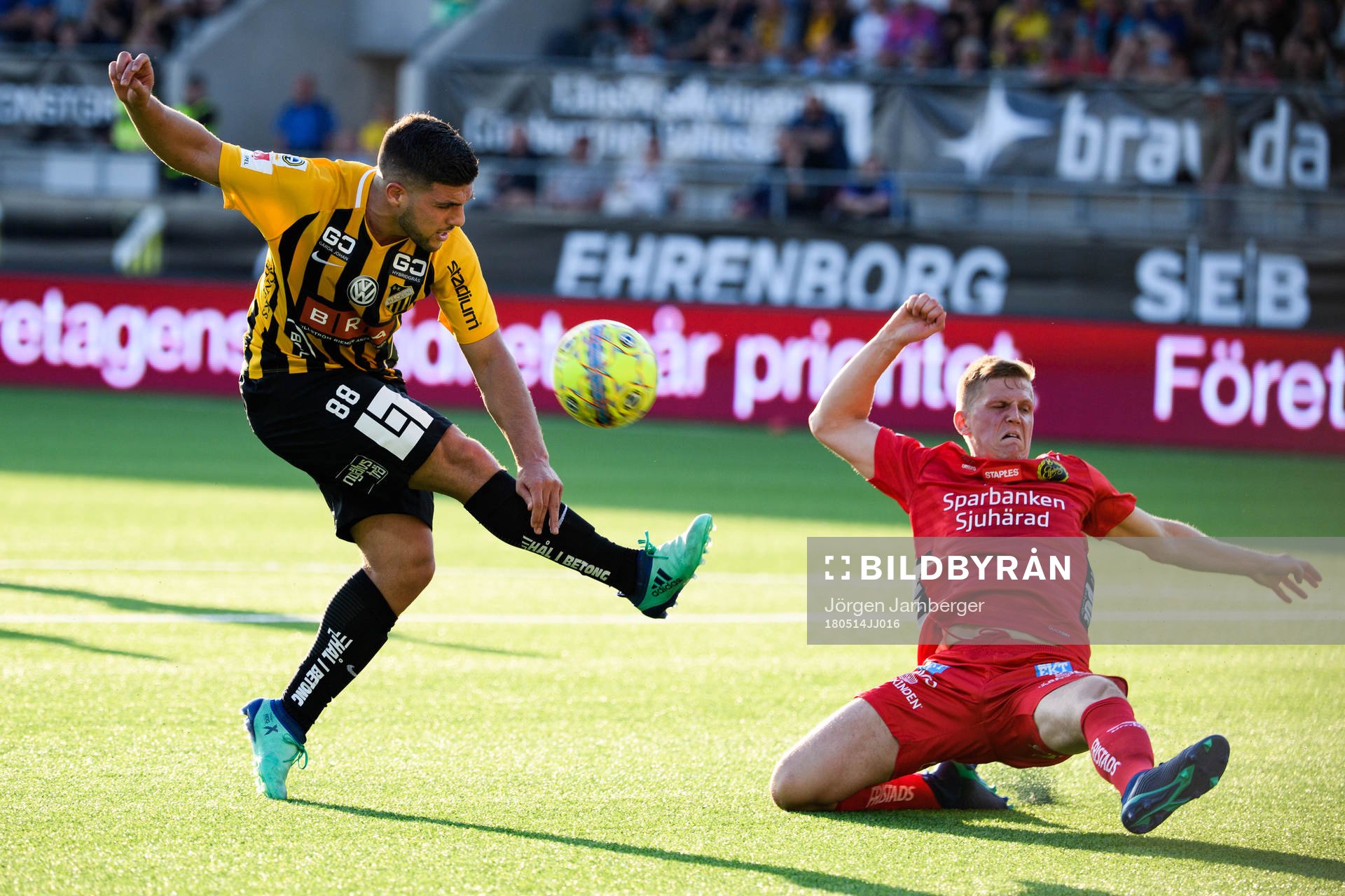 Häckens Moestafa El Kabirskjuter och Elfsborgs Joakim