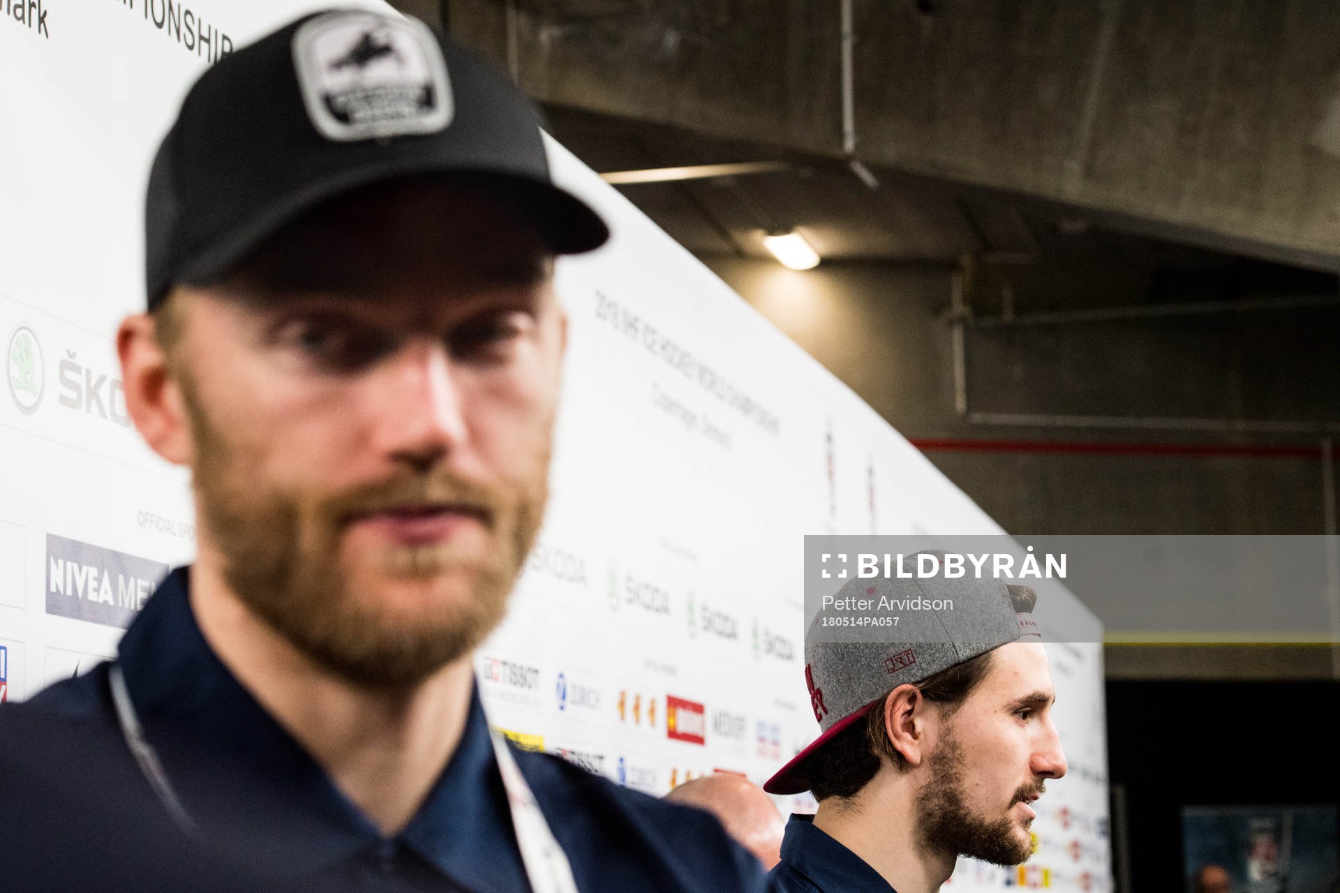 Sveriges Filip Forsberg och i förgrunden Mattias Ekholm