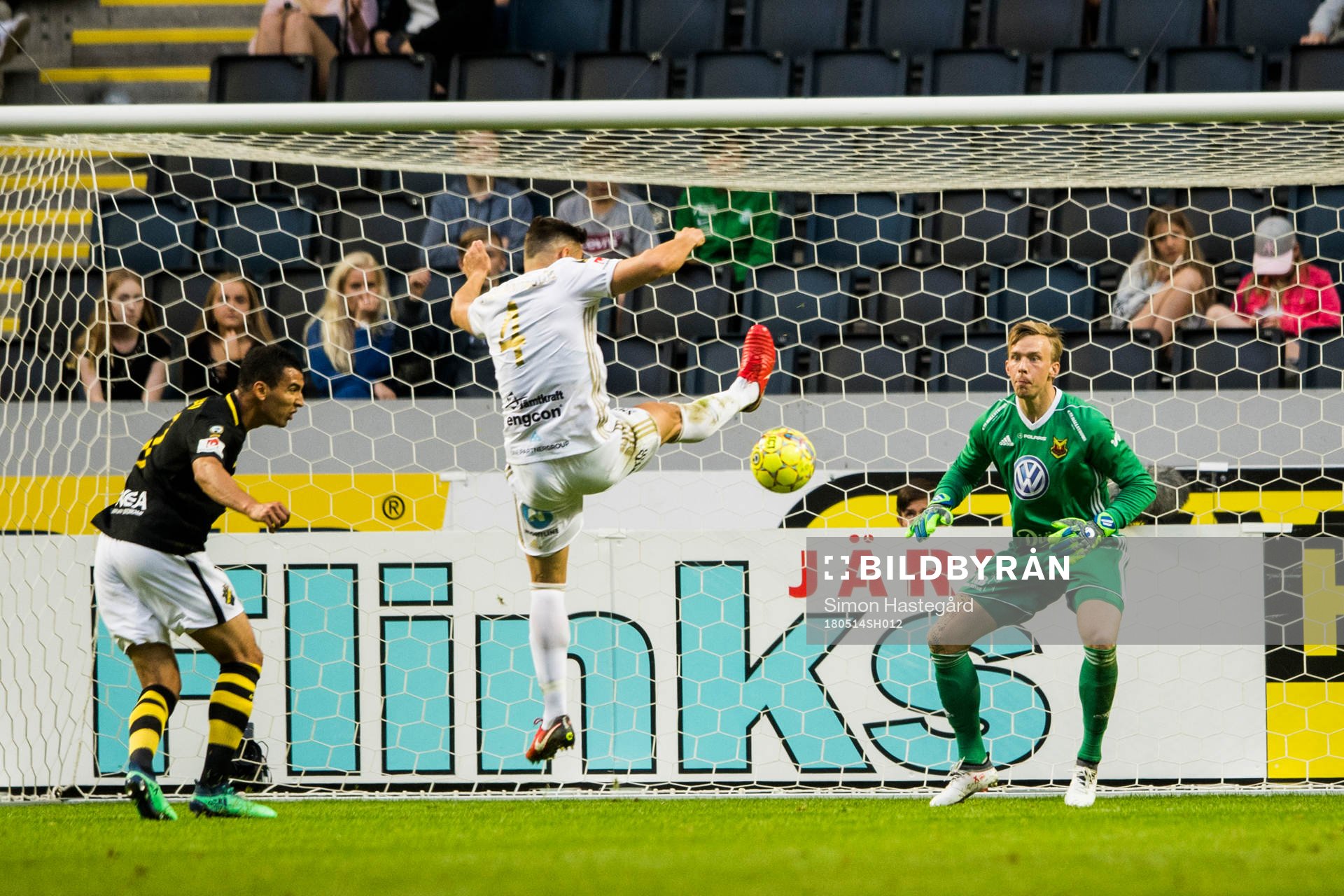 Östersunds Sotirios Papagiannopoulos och målvakt Andreas