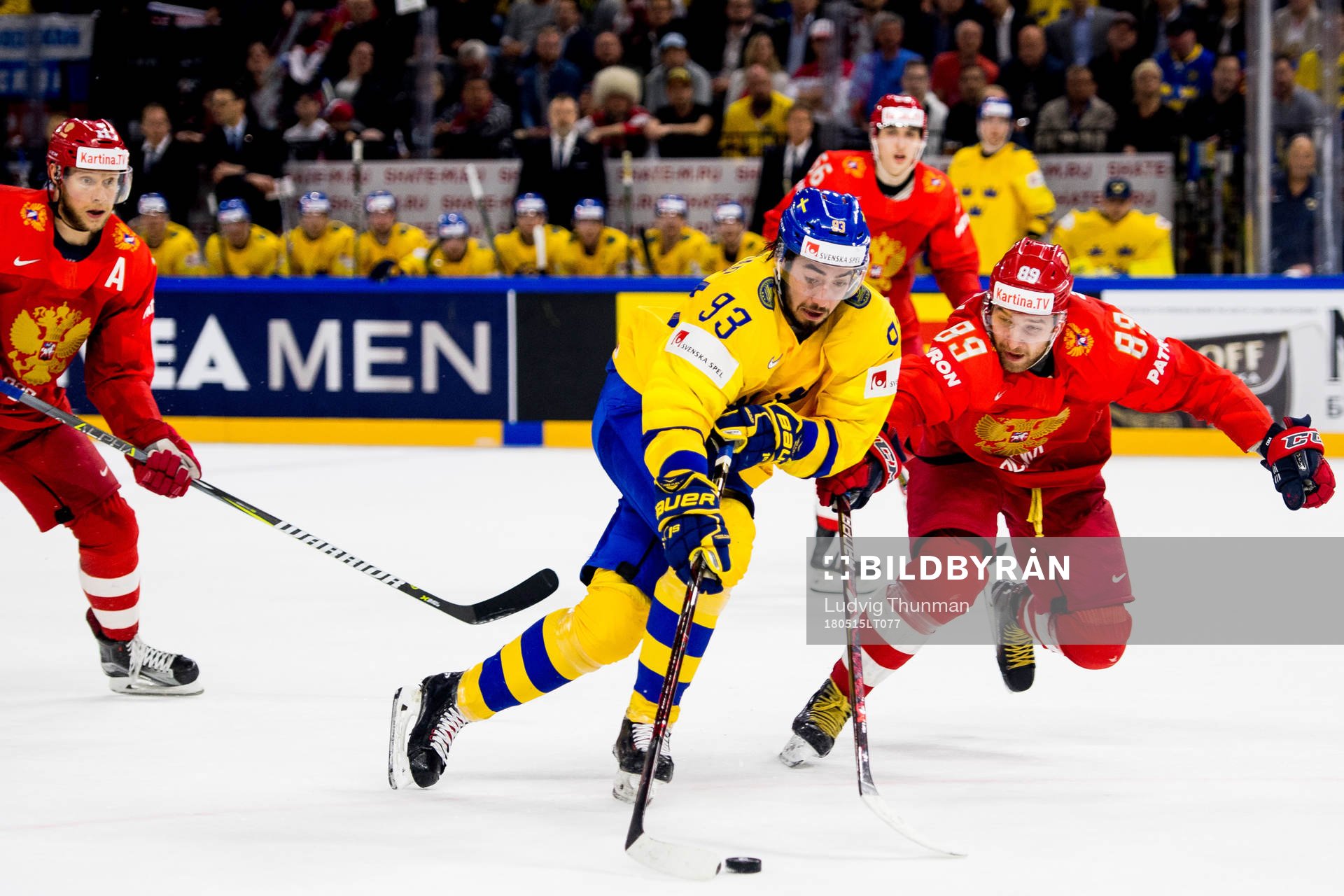 Sveriges Mika Zibanejad och Rysslands Nikita Nesterov