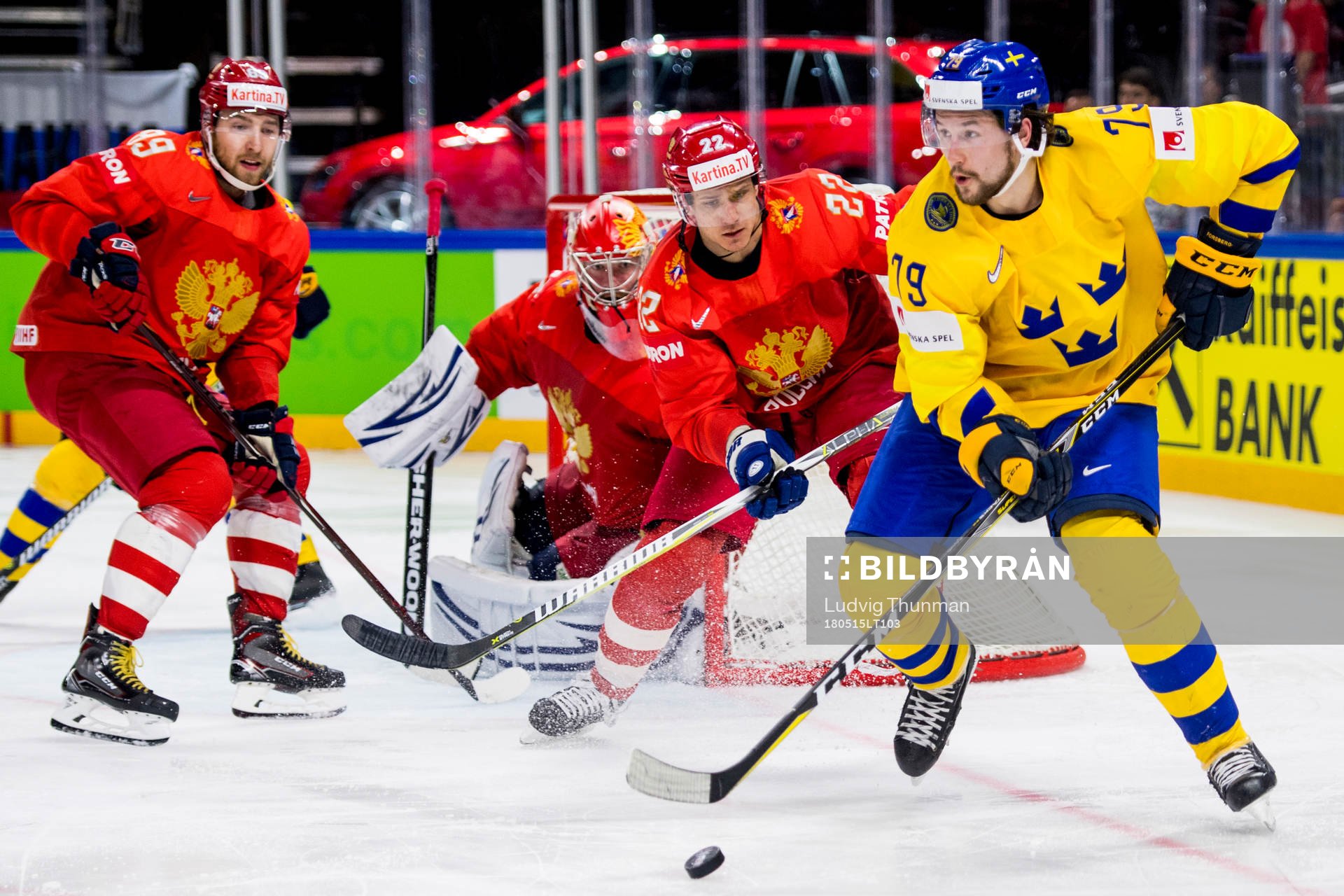Sveriges Filip Forsberg och Rysslands Nikita Nesterov,