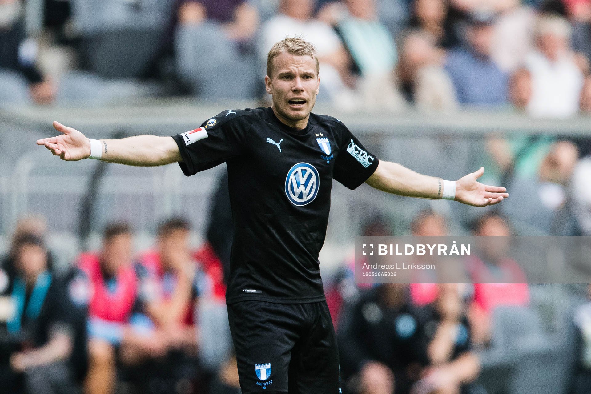 Malmö FFs Oscar Lewicki reagerar
