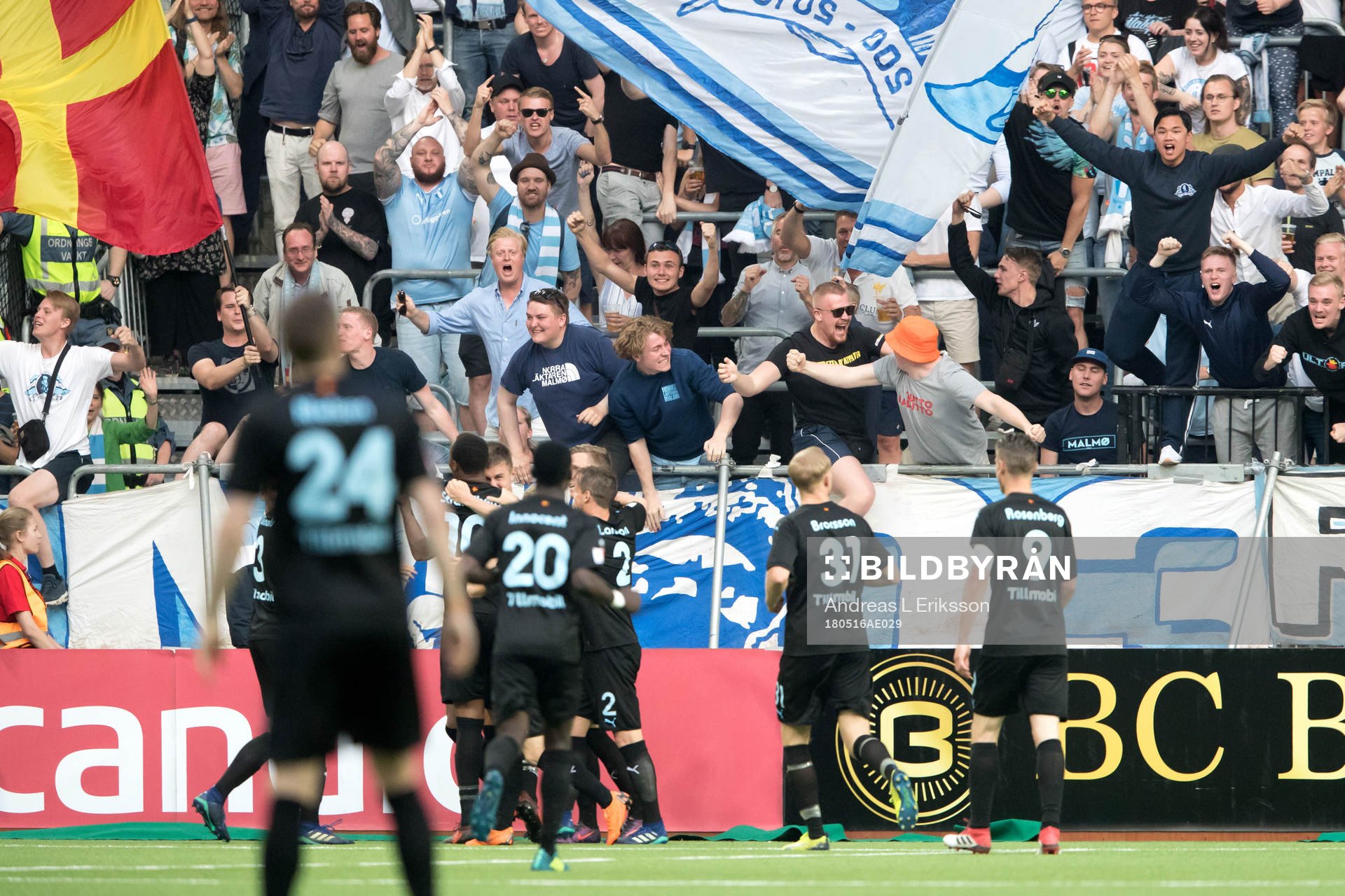 Malmö FFs supportrar jublar