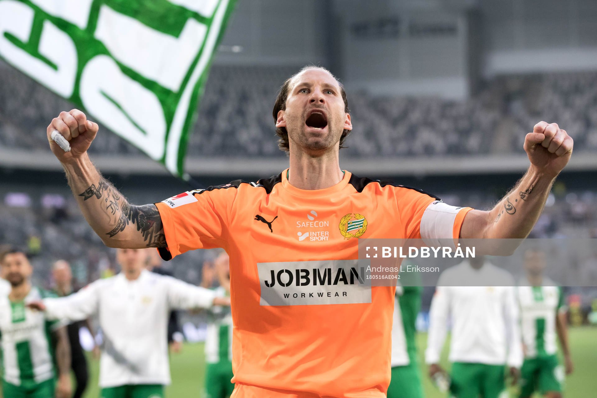Hammarbys målvakt Johan Wiland jublar