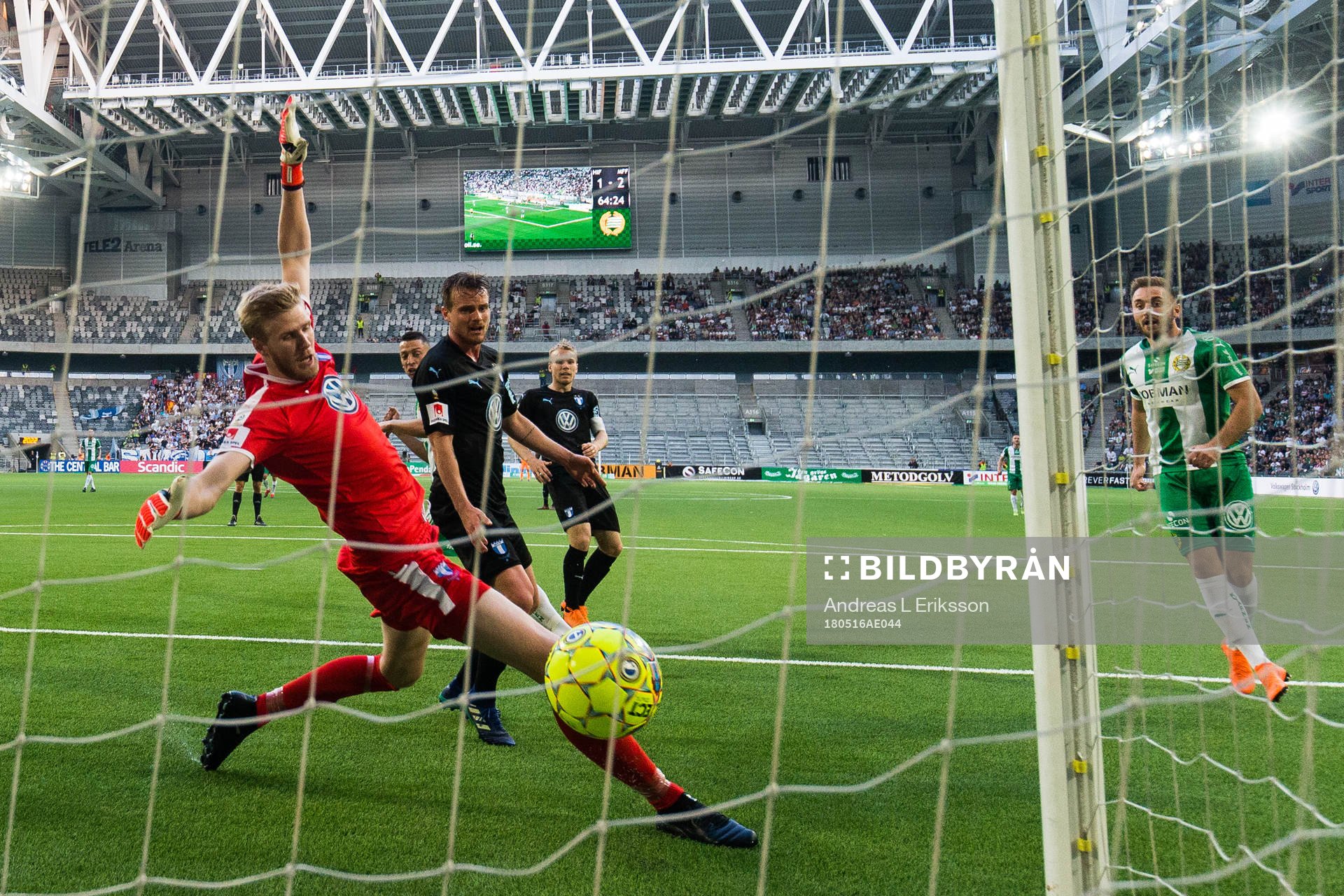 Hammarbys Nicola Djurdjic (ej i bild) gör 2-2 på nick