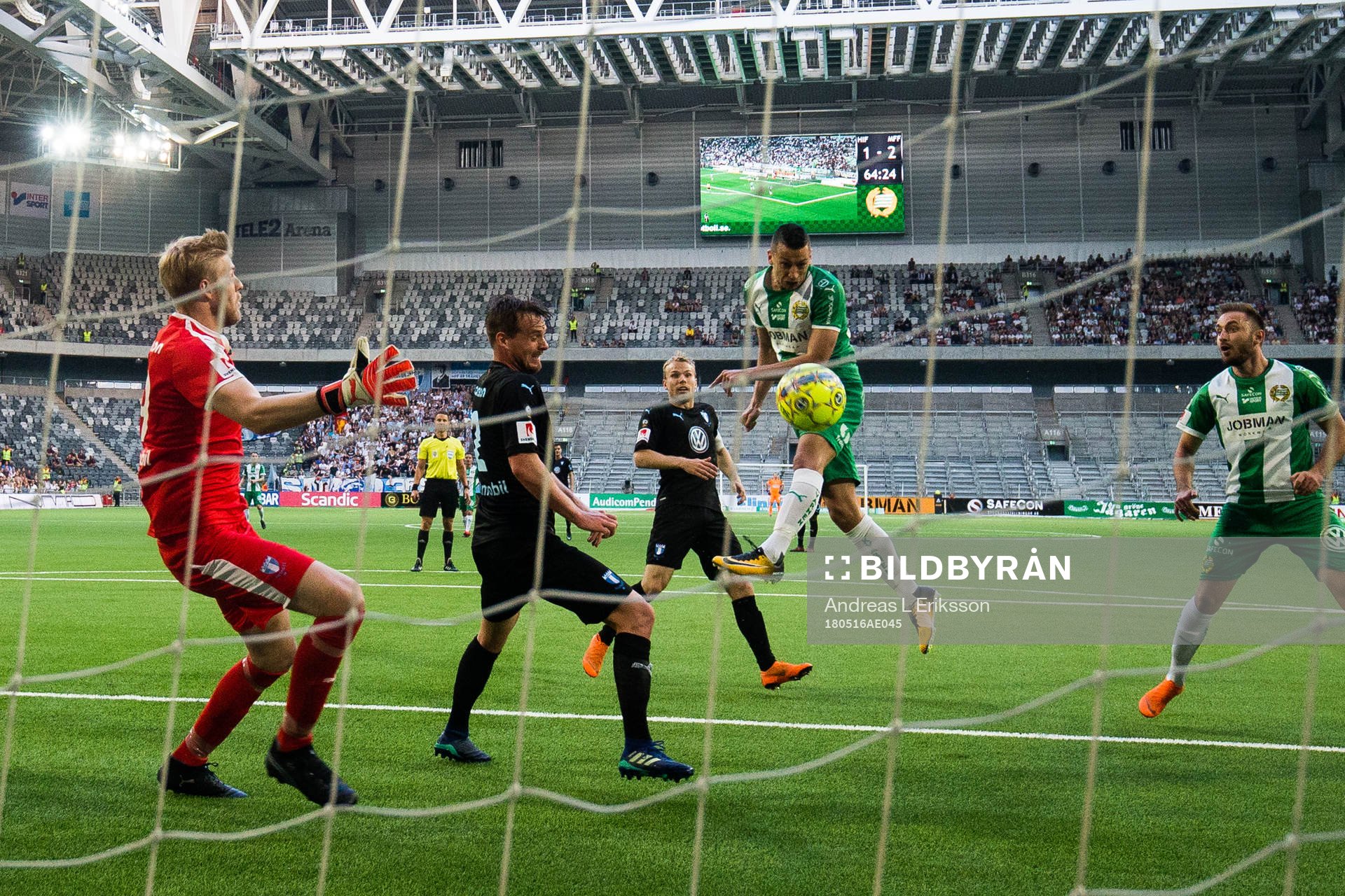 Hammarbys Nicola Djurdjic gör 2-2 på nick förbi Malmö