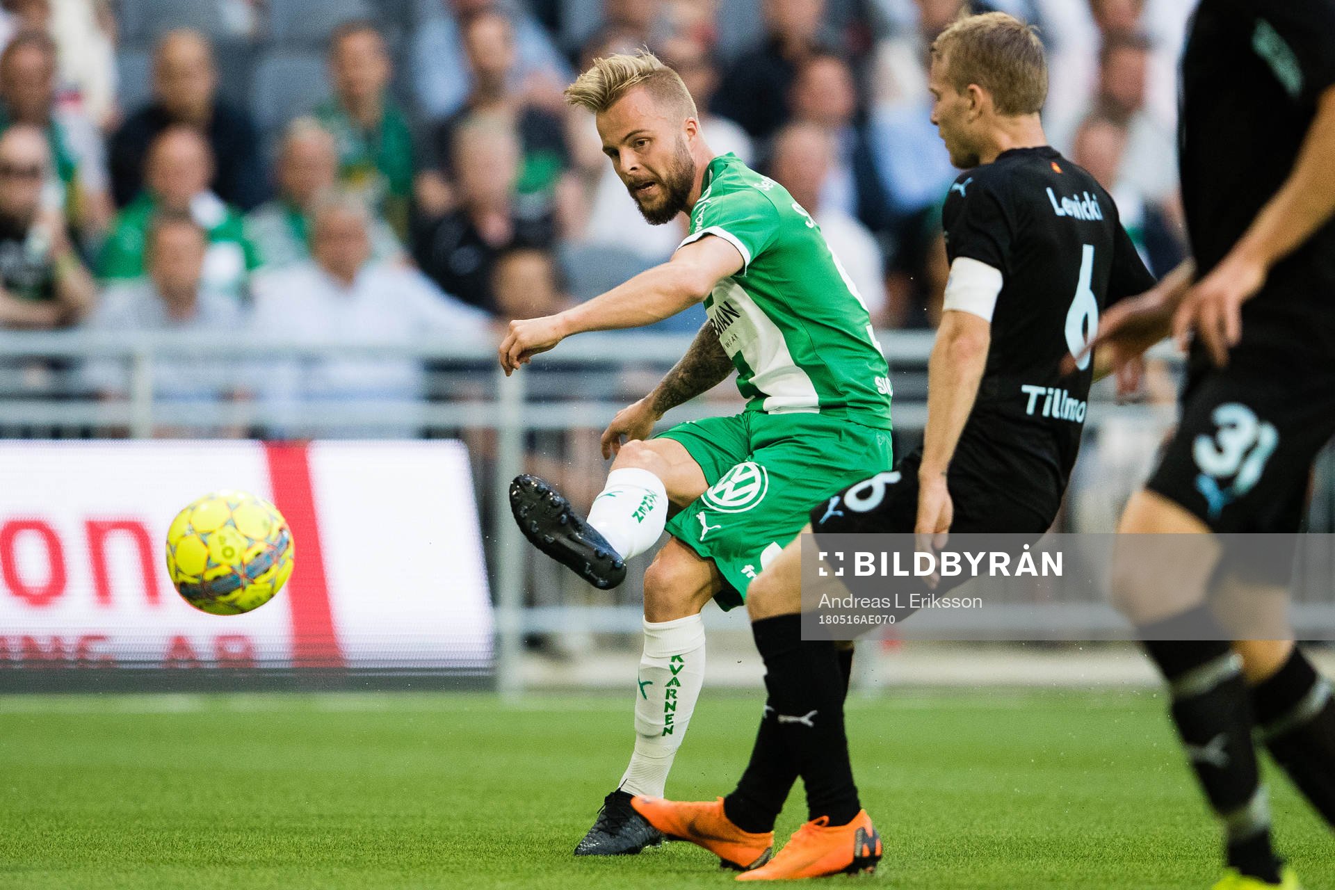 Hammarbys Sander Svendsen med ett skott