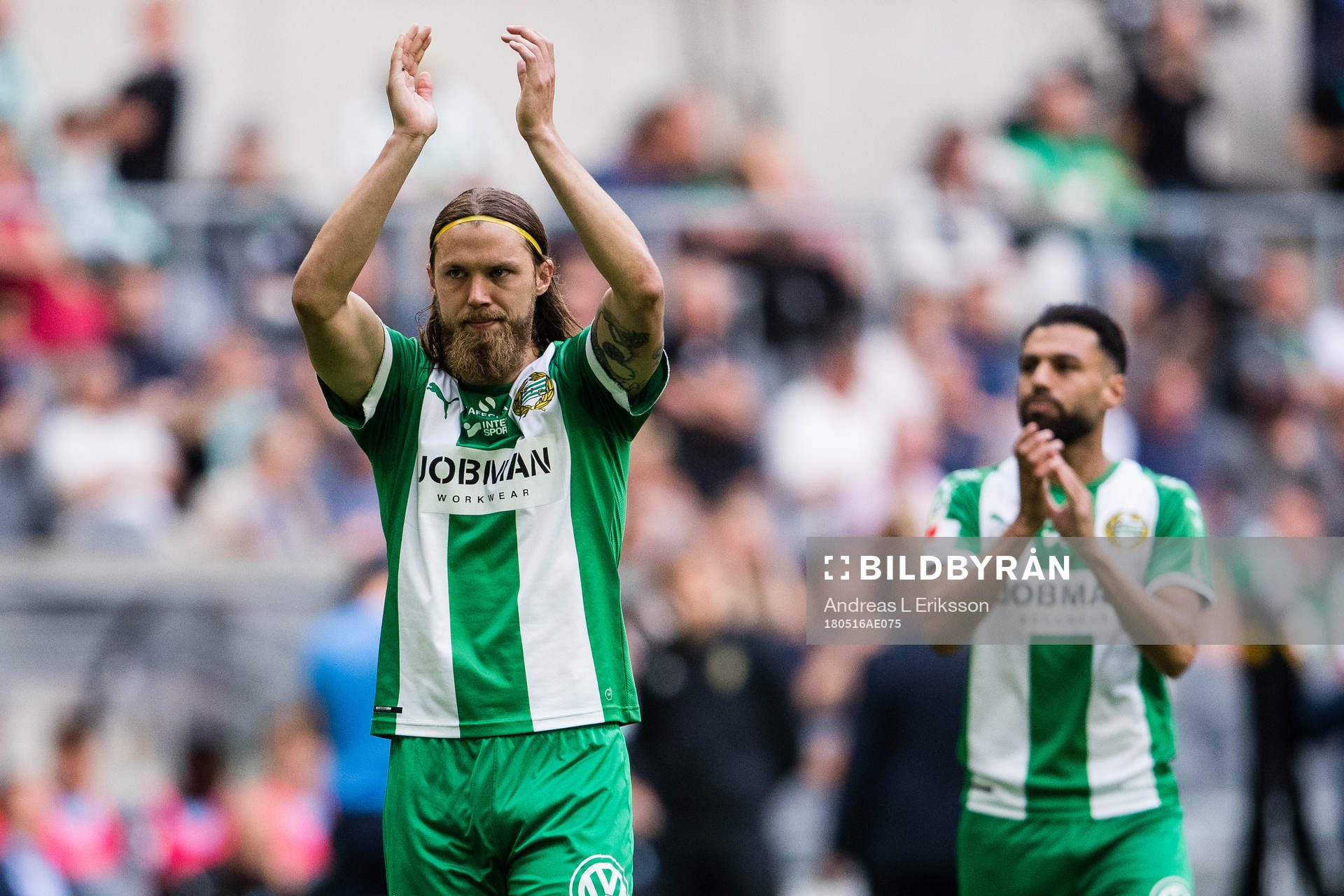 Hammarbys Björn Paulsen och Imad Khalili tackar publiken