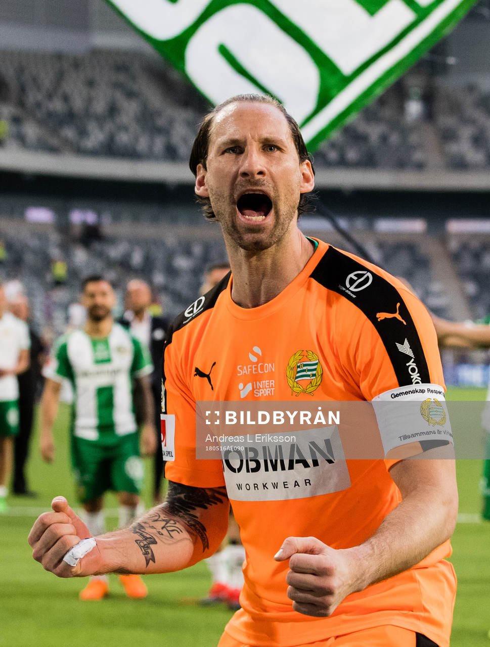 Hammarbys målvakt Johan Wiland jublar efter fotbollsmatchen i Allsvenskan mellan Hammarby och Malmö FF den 16 maj 2018 i Stockholm. 