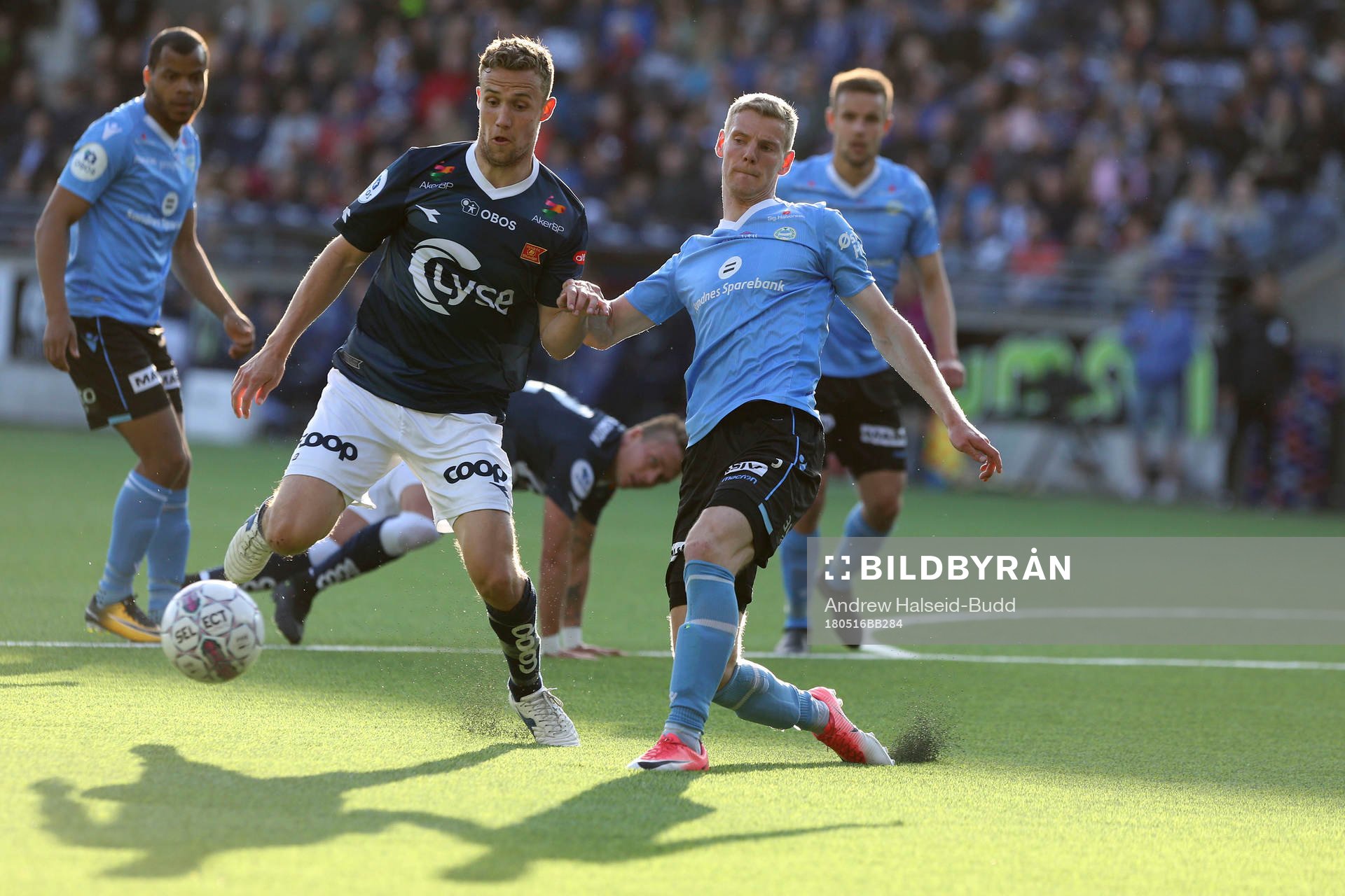 Fredrik Torsteinbø from Viking in action against Ari