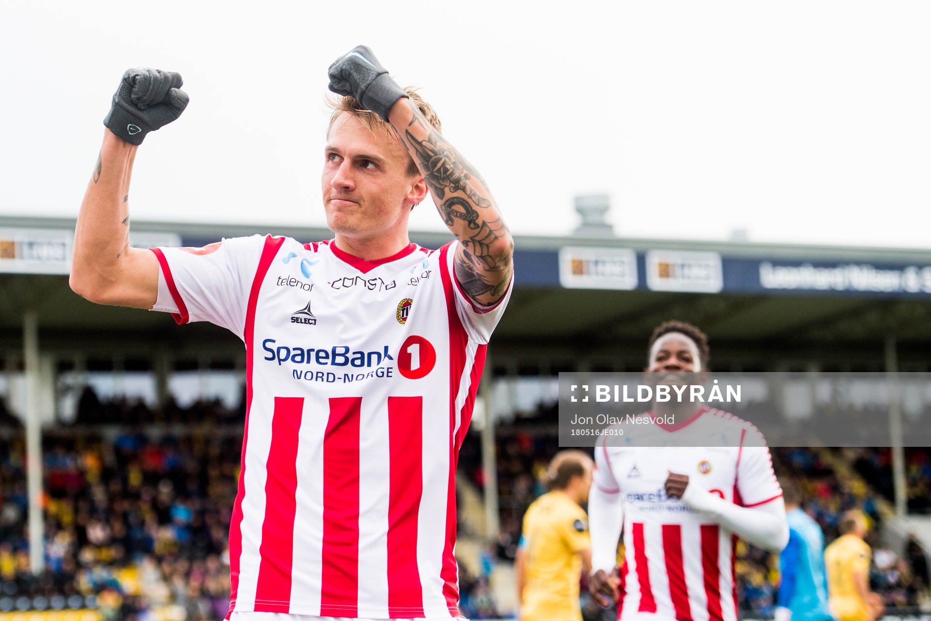 Runar Espejord and Mushaga Bakenga of Tromsø celebrate the