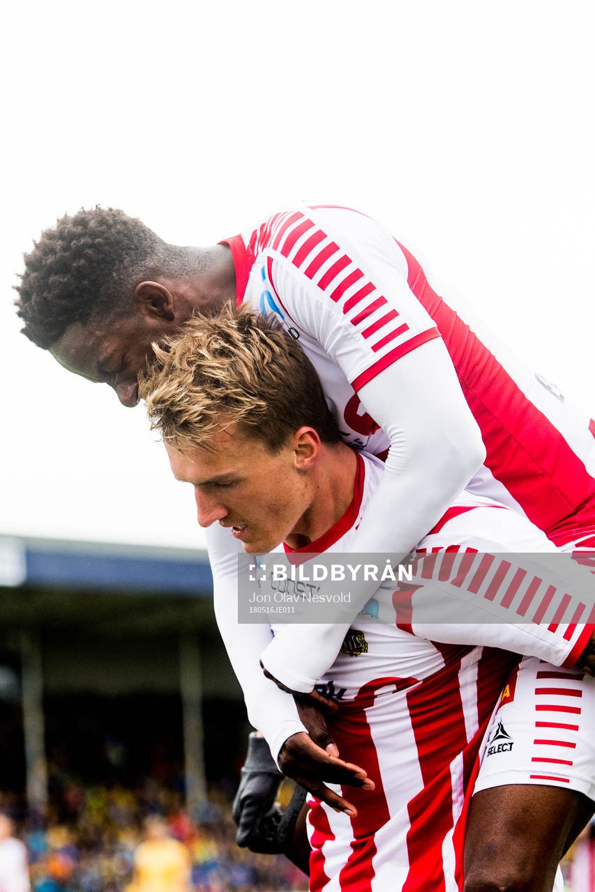 Runar Espejord and Mushaga Bakenga of Tromsø celebrate the