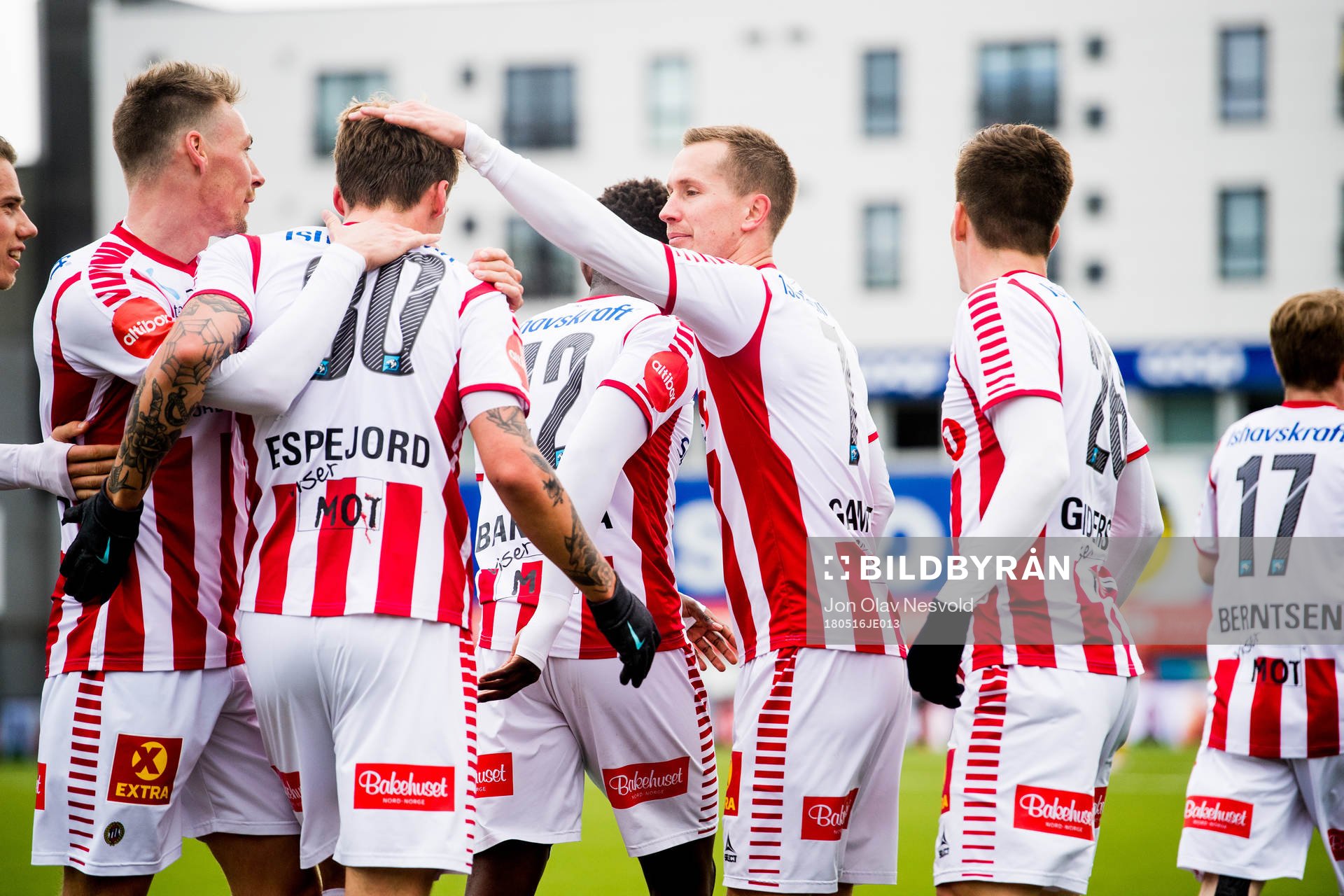 Runar Espejord and Morten Gamst Pedersen of Tromsø celebrate the 0-1 goal with teammates during the Eliteserien match between Bodø/Glimt and Tromsø on May 16, 2018 in Bodø.