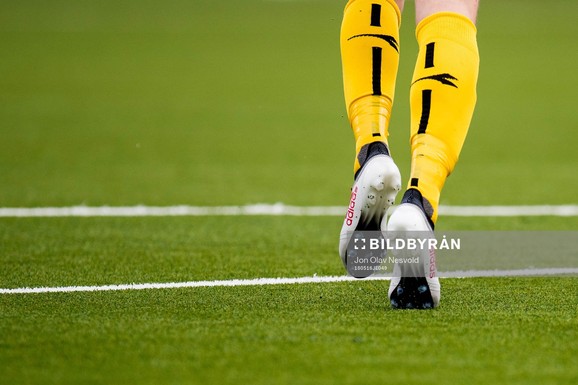 Close-up of the feet of a Bodø/Glimt player