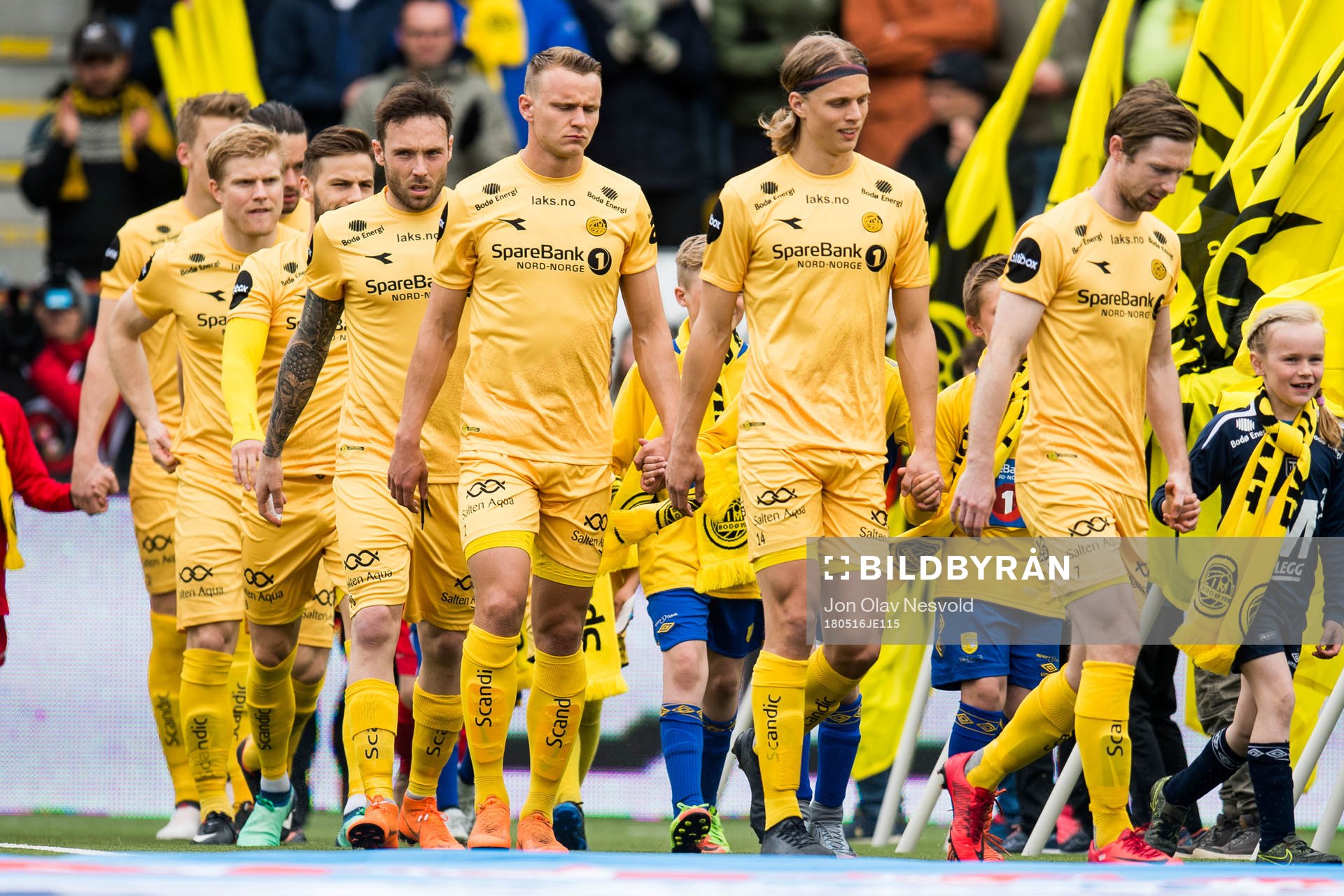 The players of Bodø/Glimt enter the pitch