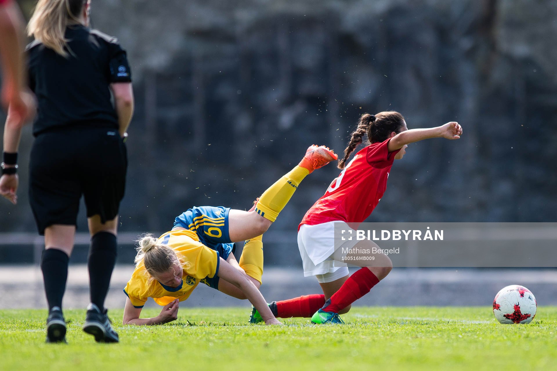 Sveriges Thea Bergsten faller