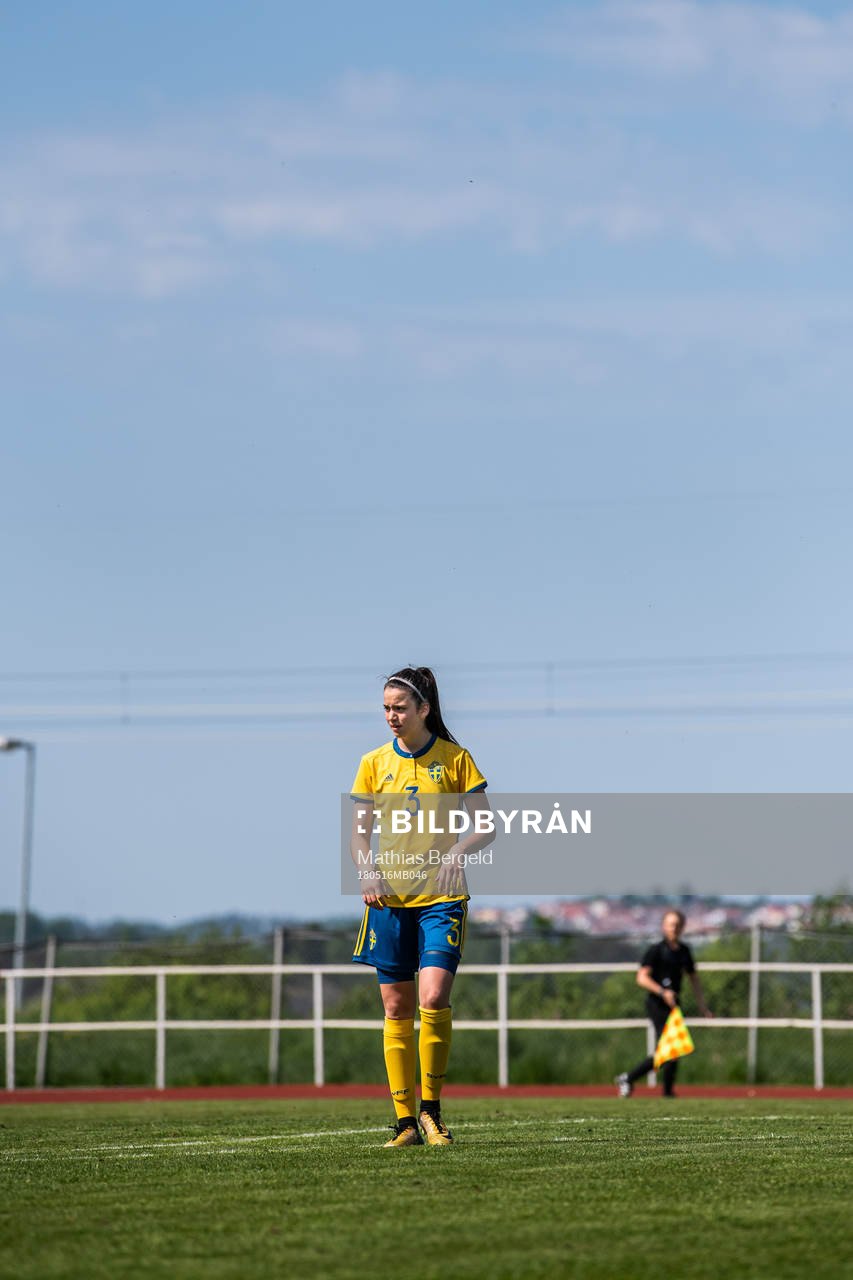 Sveriges Andrea Simonovic Pajovic under fotbollsmatchen i fyrnationsturneringen mellan Österrike och Sverige den 16 maj 2018 i Stenungsund.