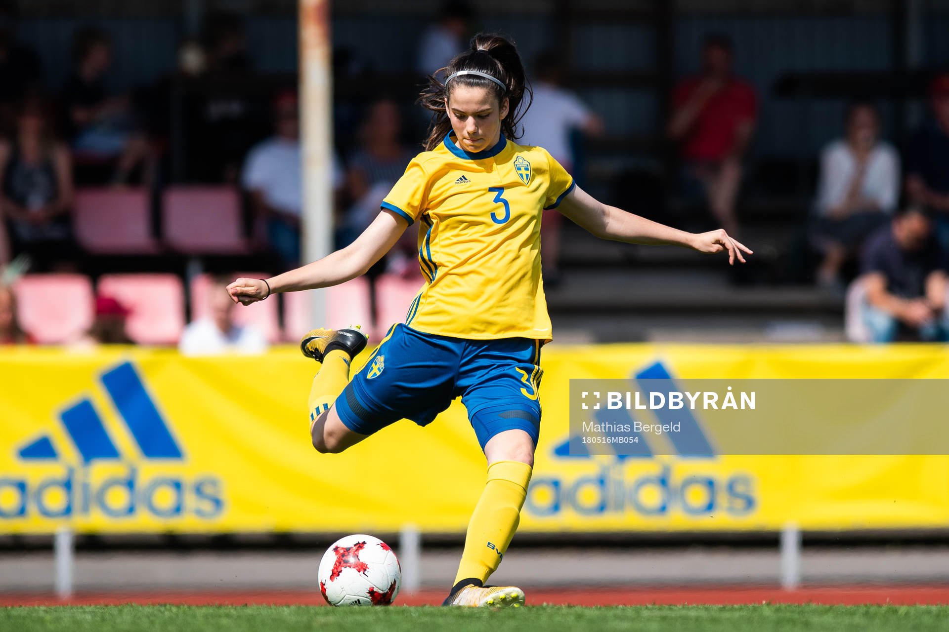 Sveriges Andrea Simonovic Pajovic under fotbollsmatchen i fyrnationsturneringen mellan Österrike och Sverige den 16 maj 2018 i Stenungsund.