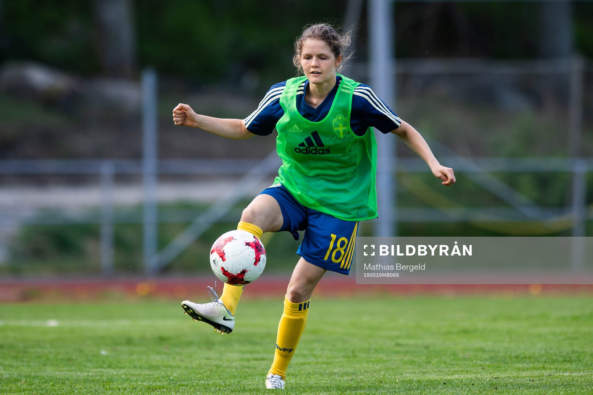 Thea Barkfeldt i halvtidspaus under fotbollsmatchen i fyrnationsturneringen mellan Österrike och Sverige den 16 maj 2018 i Stenungsund.