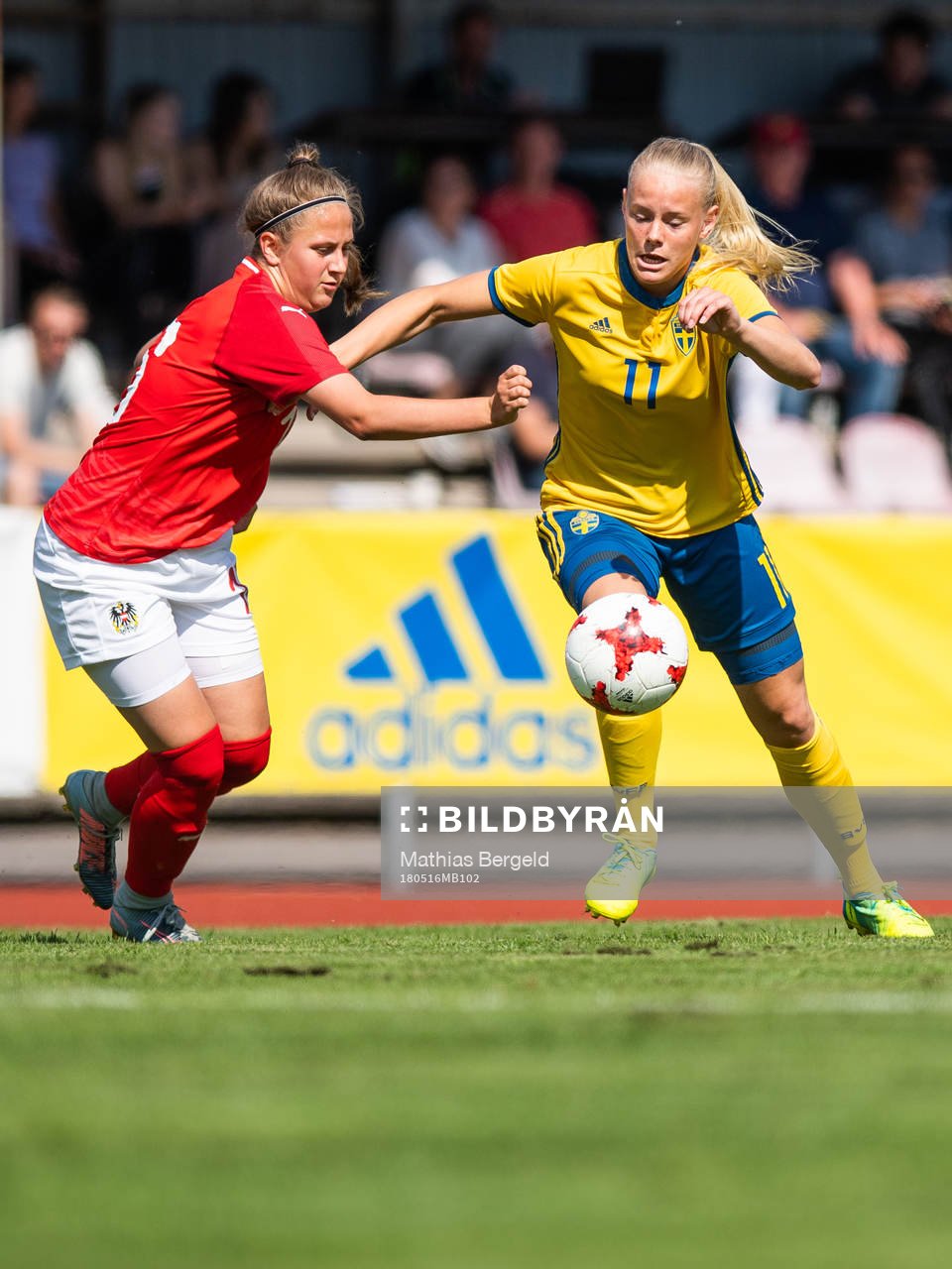 Österrikes Viktoria Sommer och Sveriges Nina Koppang
