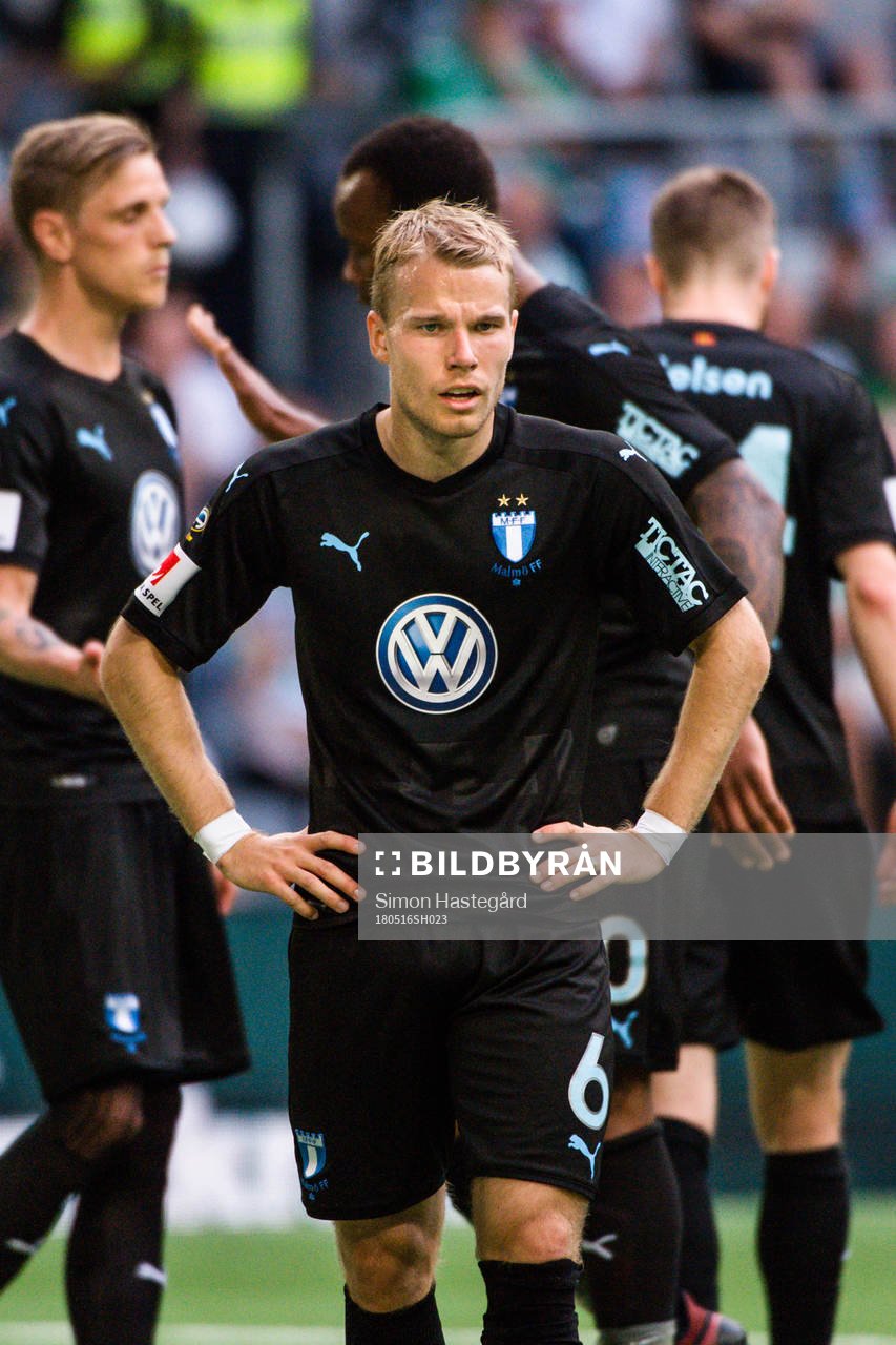 Malmö FFs Oscar Lewicki deppar
