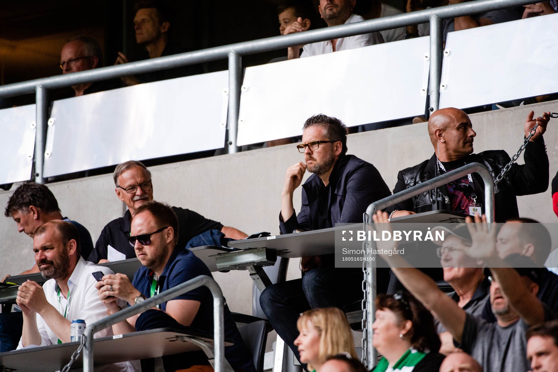 s tränare Rikard Norling på läktaren