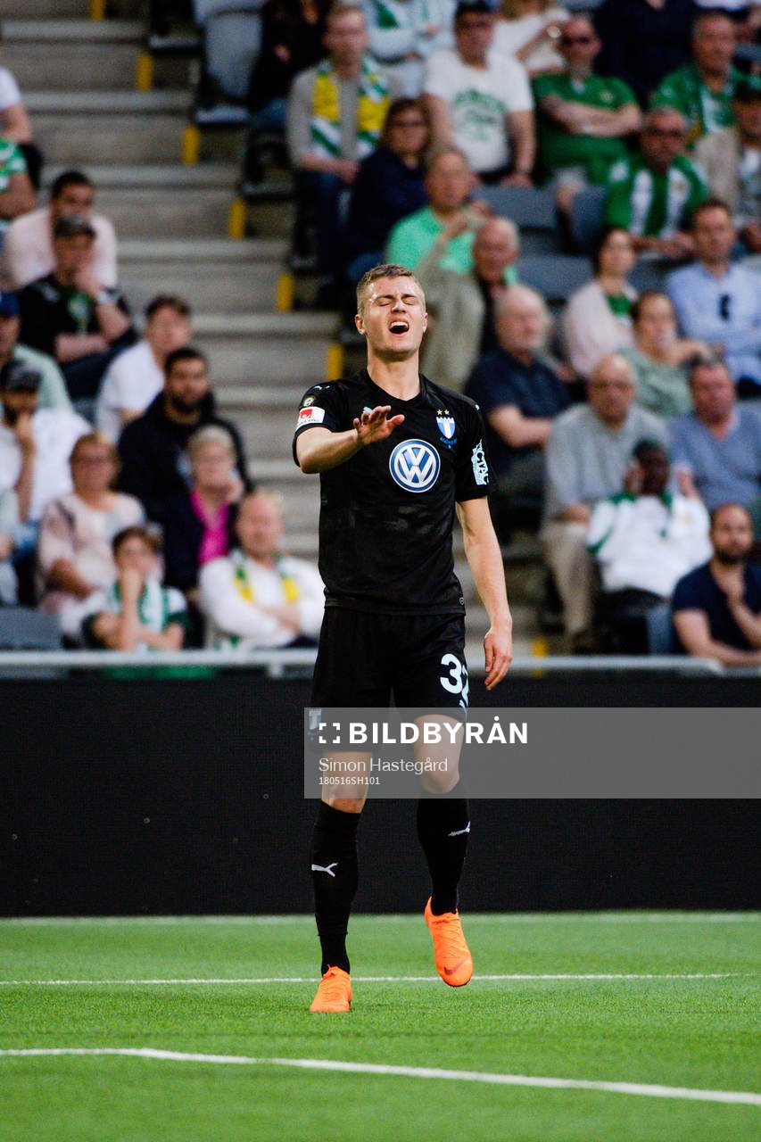 Malmö FFs Mattias Svanberg har ont