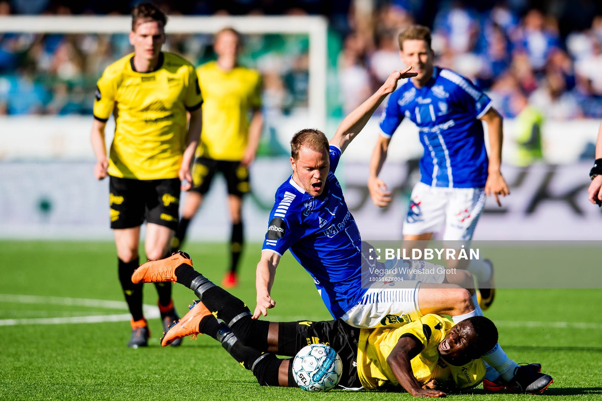 Afeez Aremu of Start and Matti Lund Nielsen of Sarpsborg 08