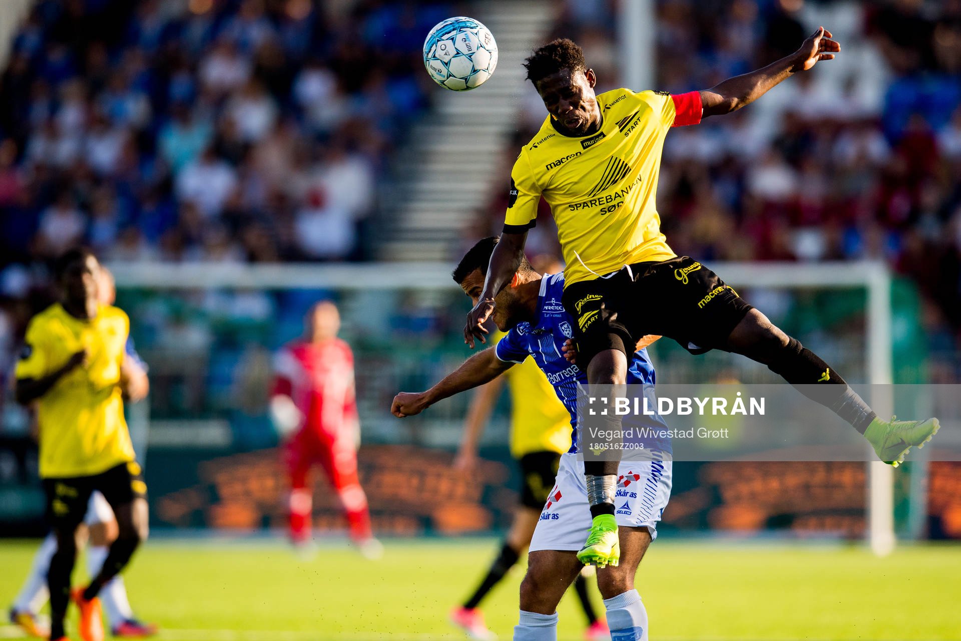 Harmet Singh of Sarpsborg 08 and Isaac Twum of Start