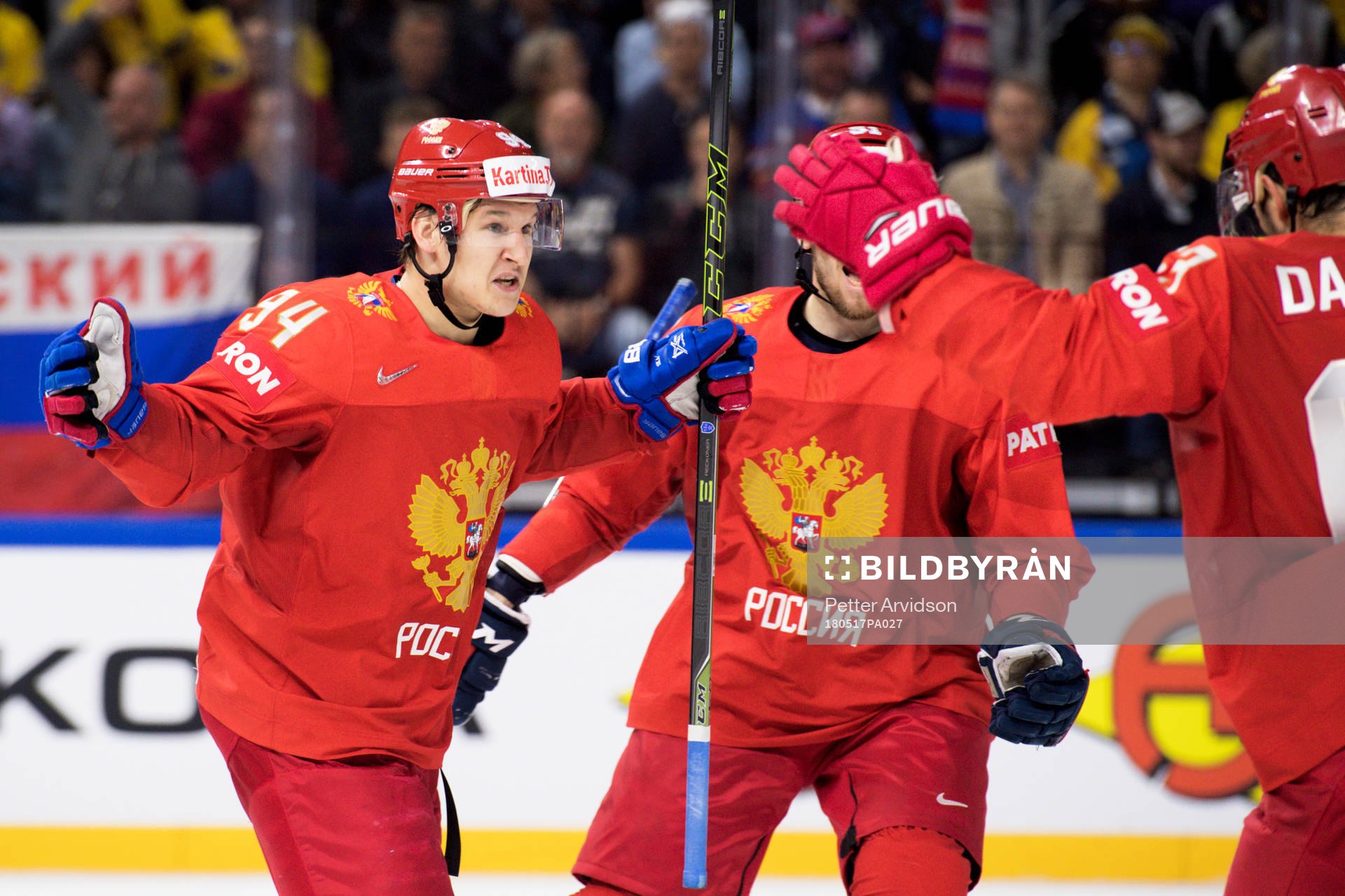 Rysslands Alexander Barabanov jublar med lagkamrater