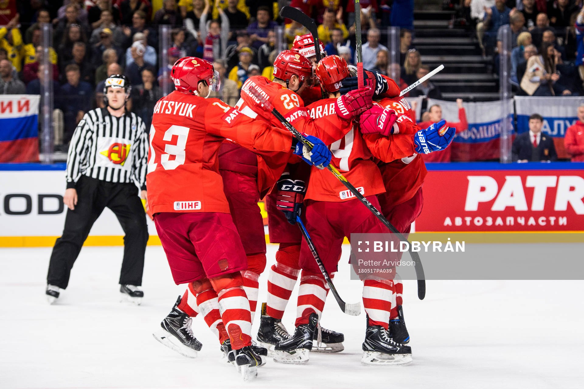 Rysslands spelare jublar