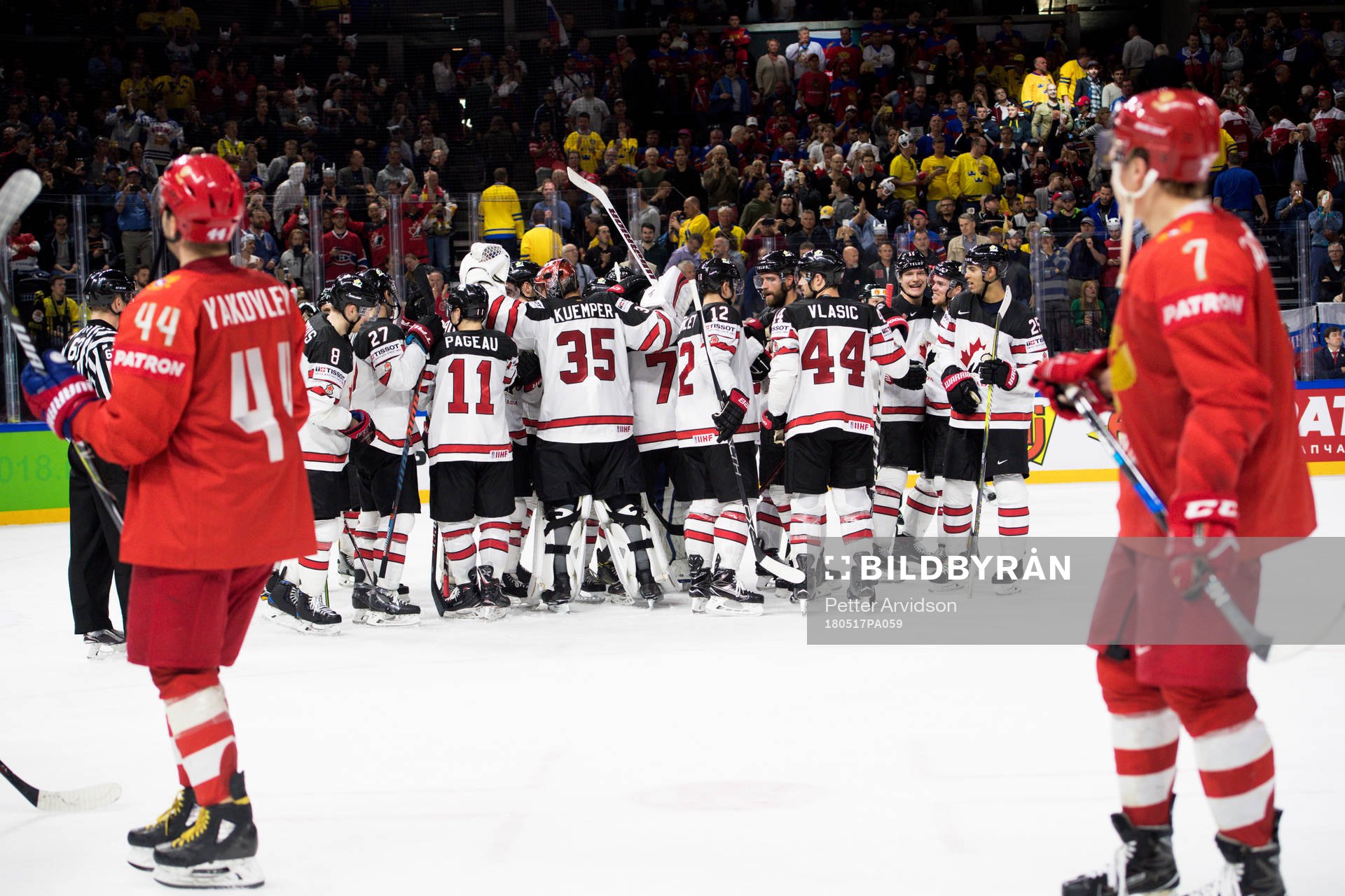 Kanadas spelare jublar