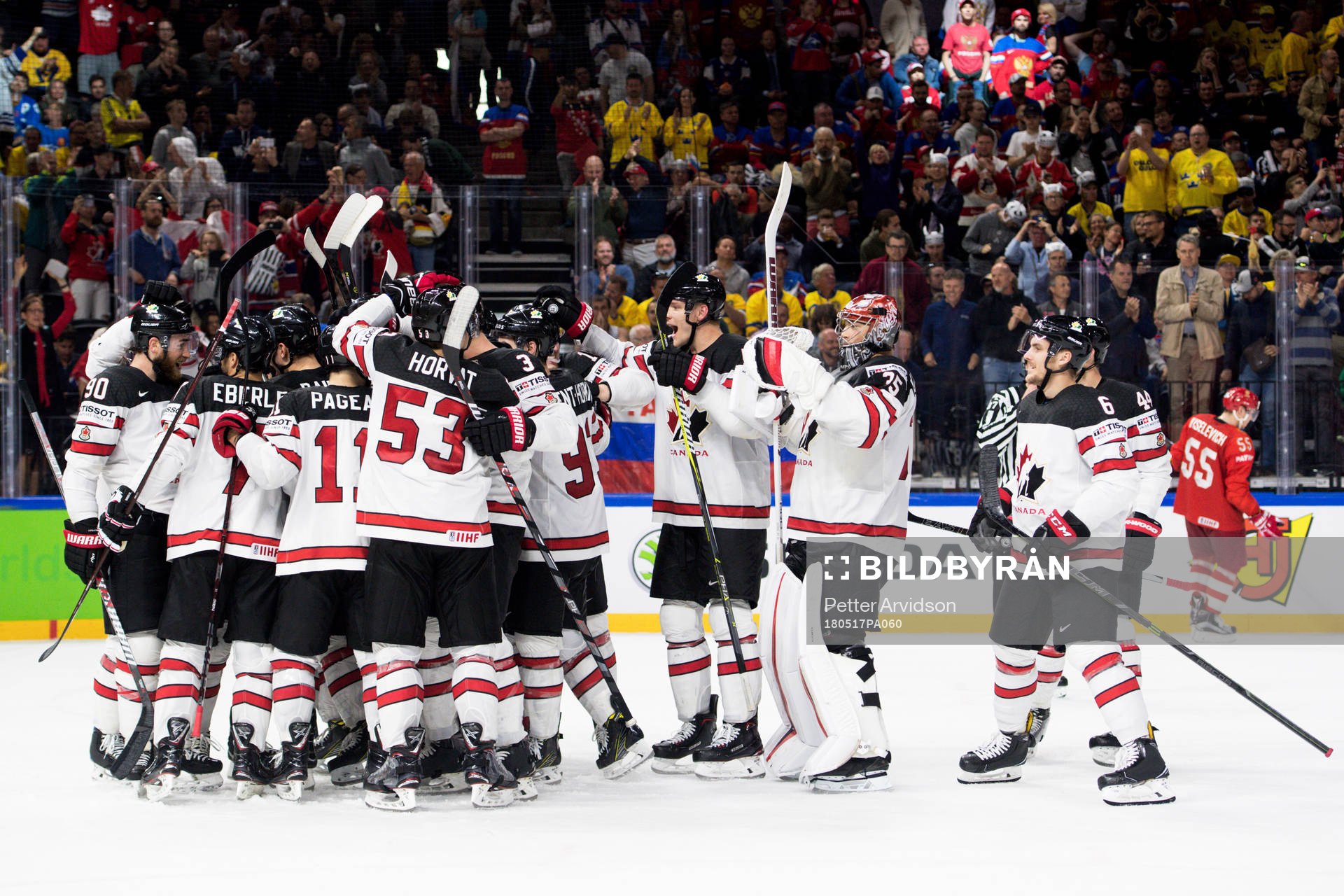 Kanadas spelare jublar