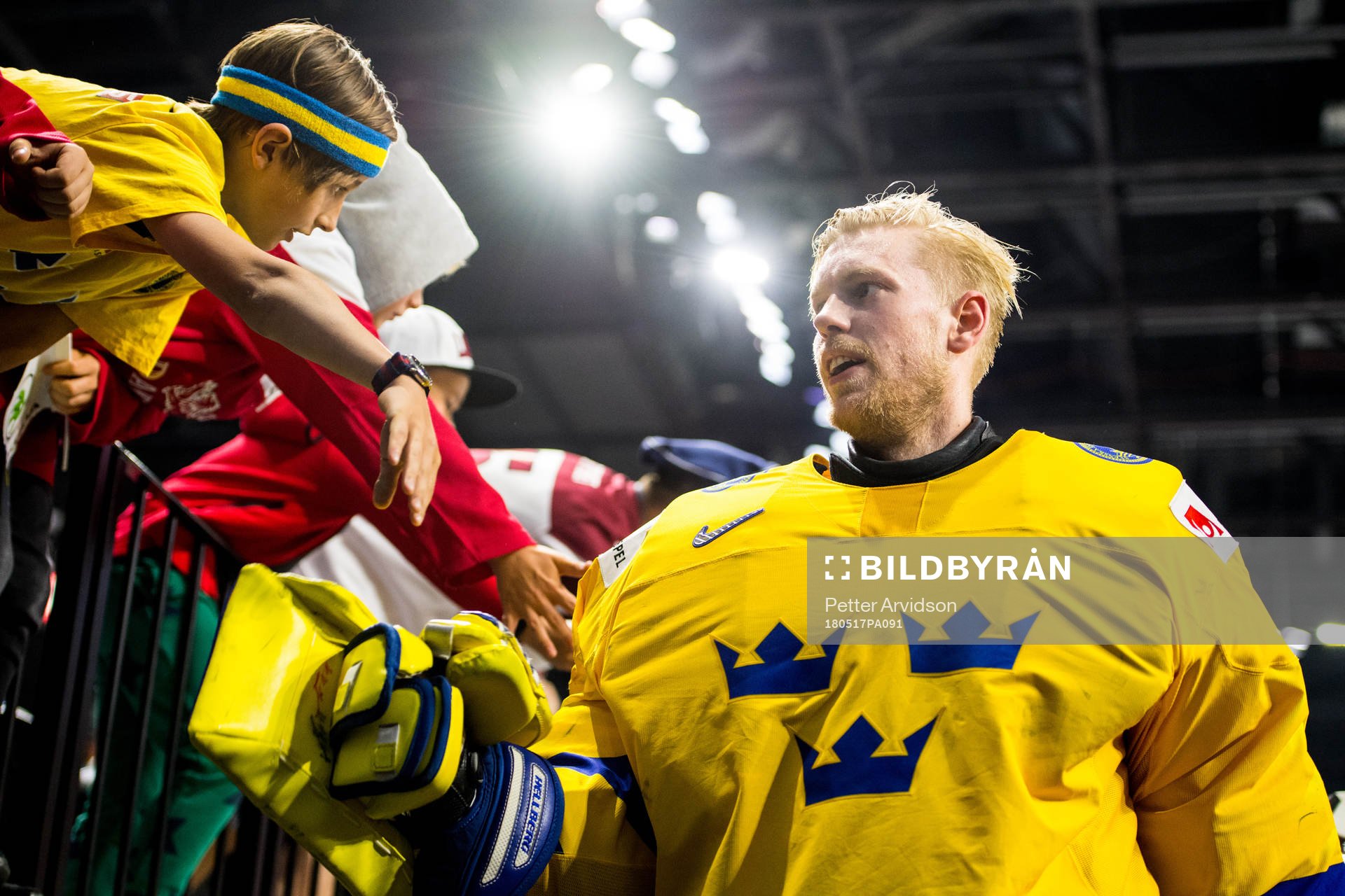 Sveriges målvakt Magnus Hellberg lämnar isen
