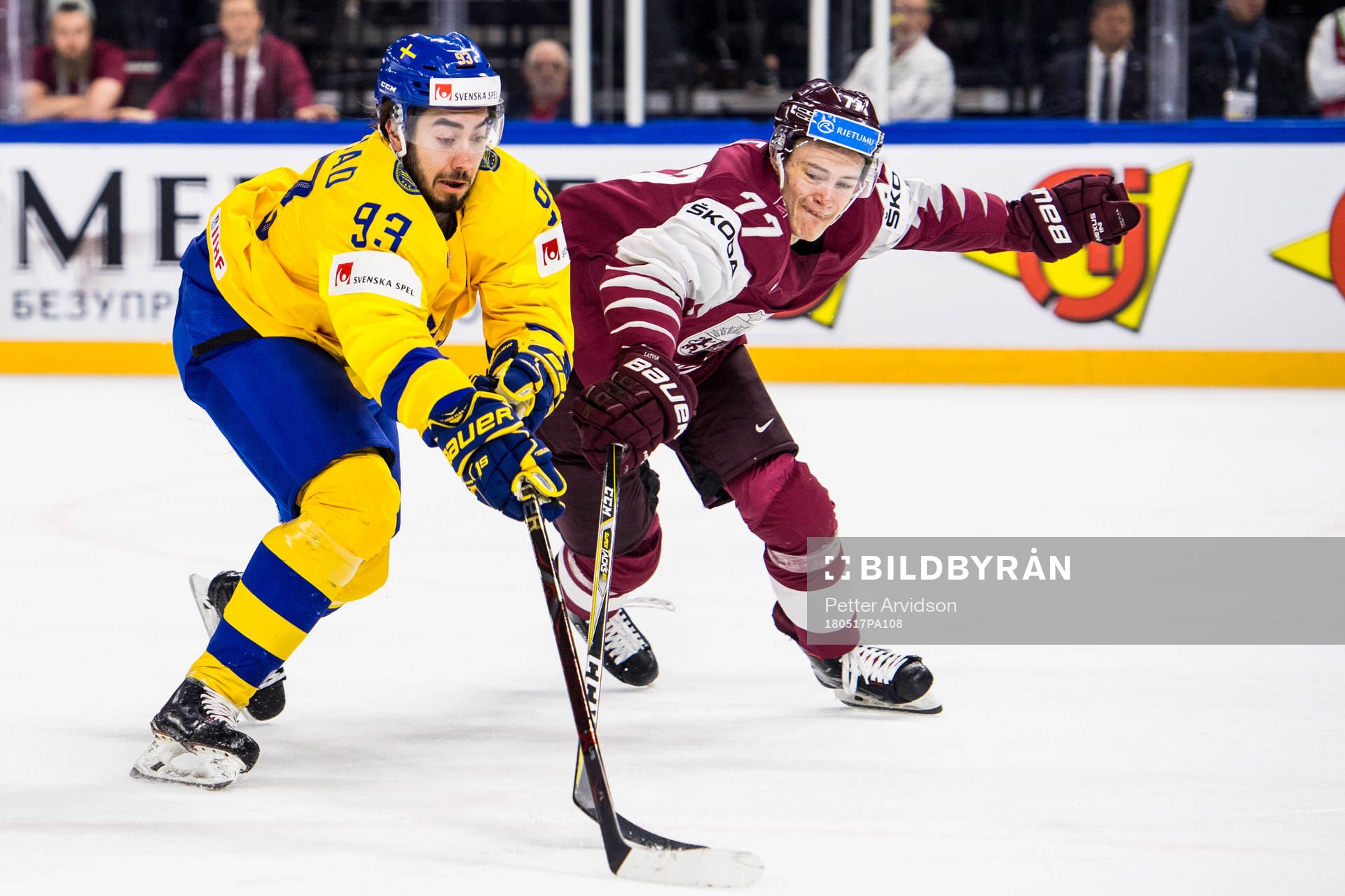 Sveriges Mika Zibanejad och Lettlands Kristaps Zile