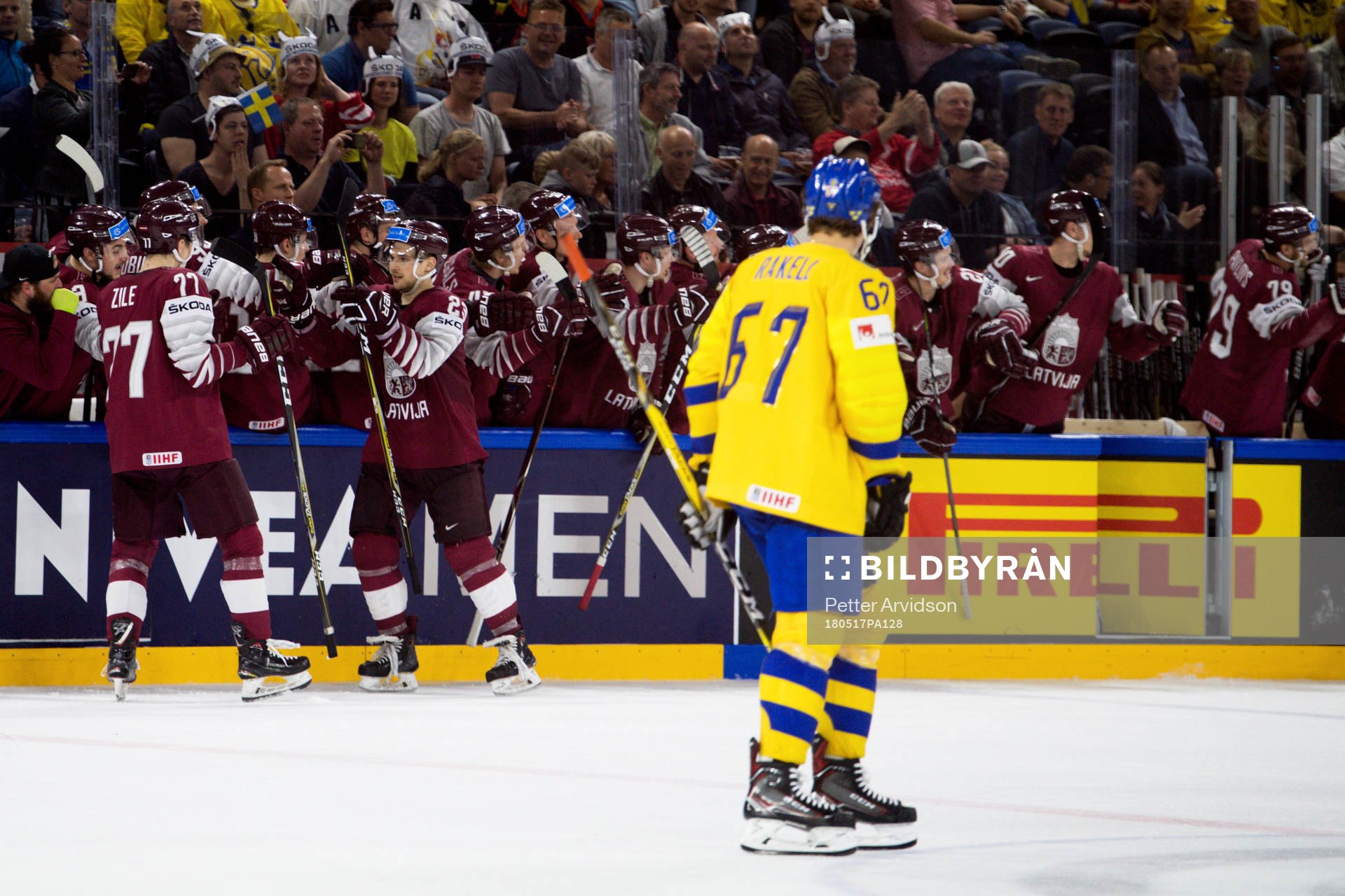 Lettlands Teodors Blugers jublar med lagkamrater