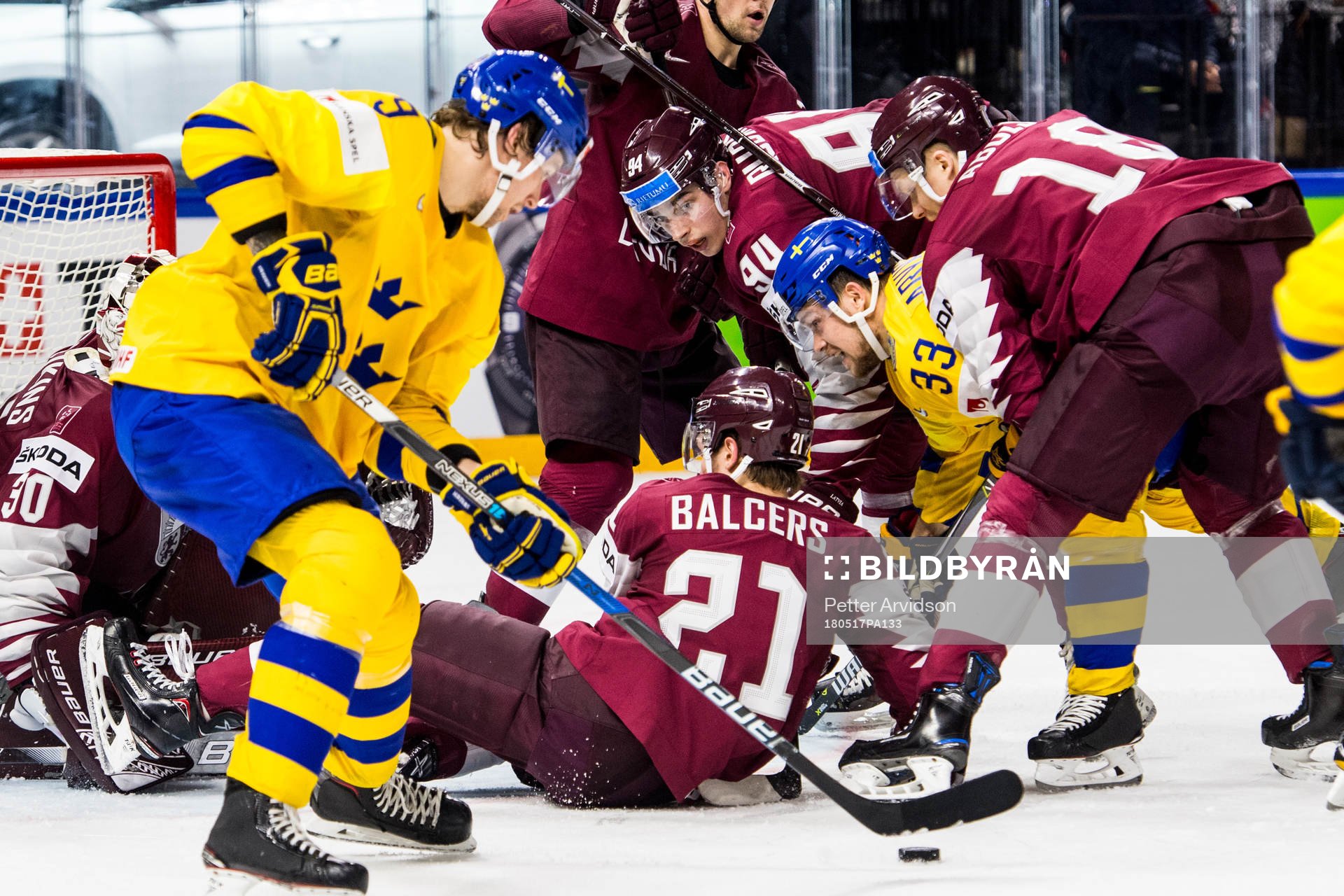 Sveriges Adrian Kempe och Viktor Arvidsson oroar framför