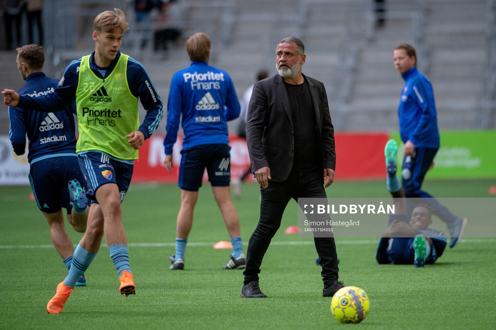 Djurgårdens tränare Özcan Melkemichel och Felix Beijmo