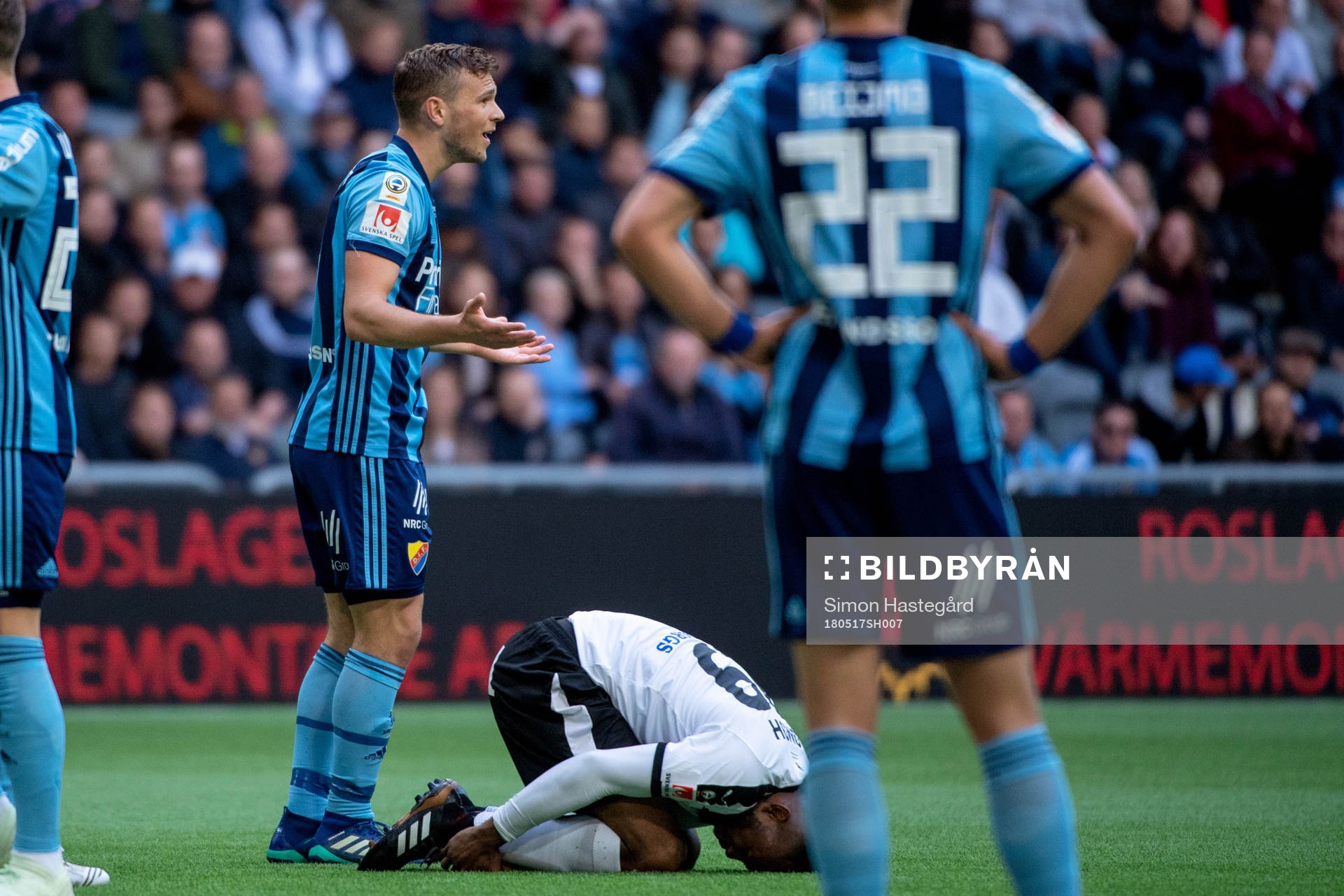 Djurgårdens Jesper Karlström reagerar på ett domslut
