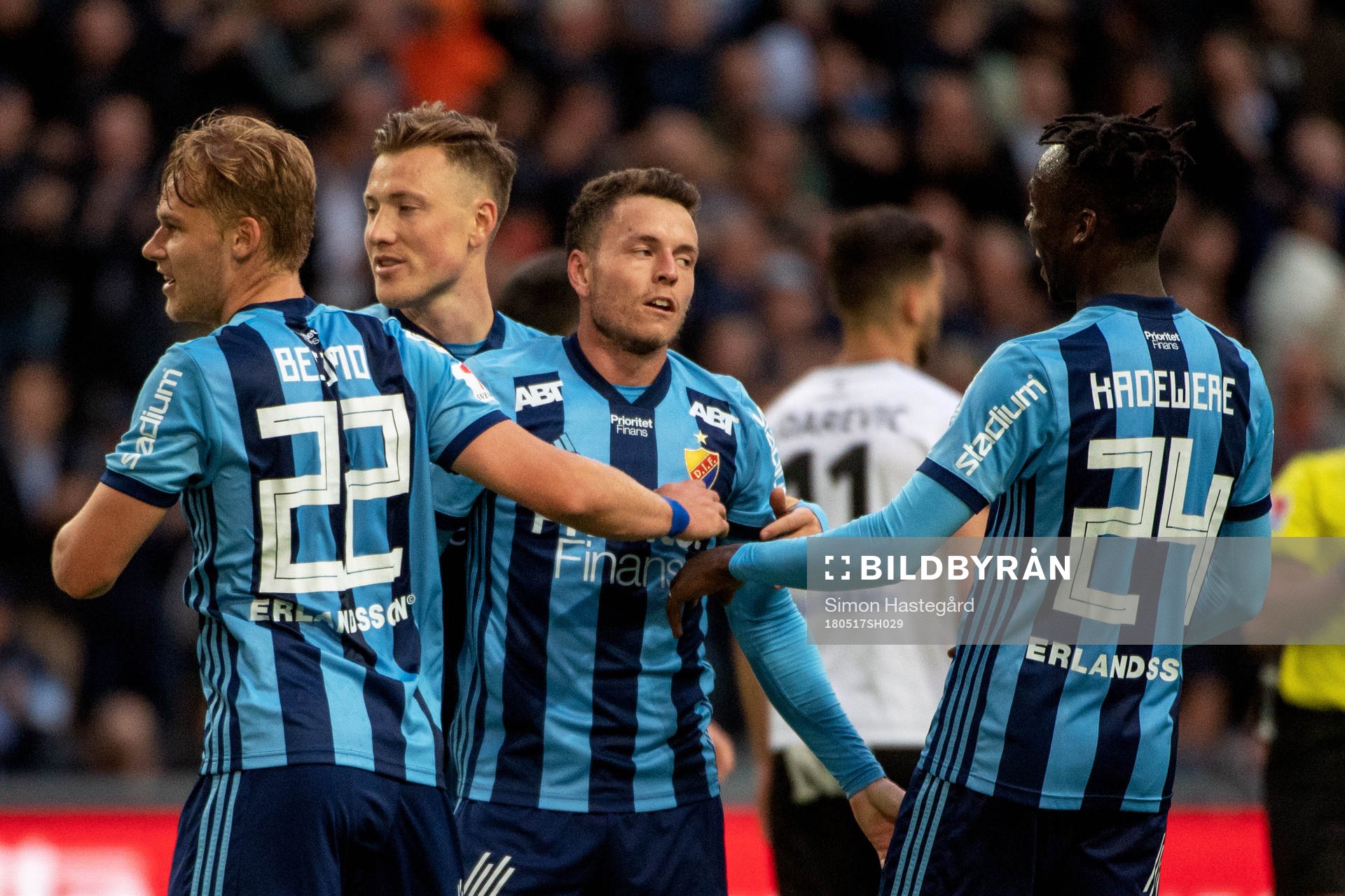 Djurgårdens Kerim Mrabti jublar med lagkamrater